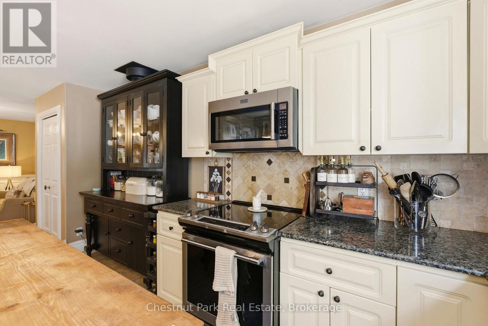 75 Pond Crescent, Huntsville (Chaffey), ON - Indoor Photo Showing Kitchen