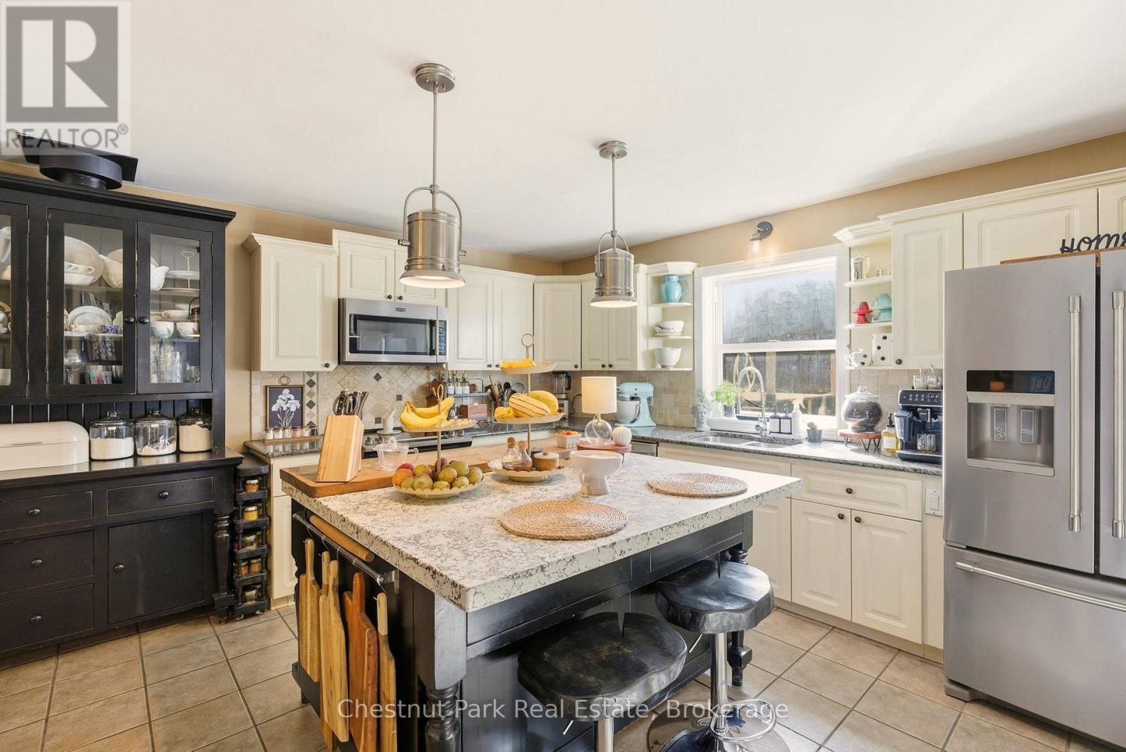 75 Pond Crescent, Huntsville (Chaffey), ON - Indoor Photo Showing Kitchen