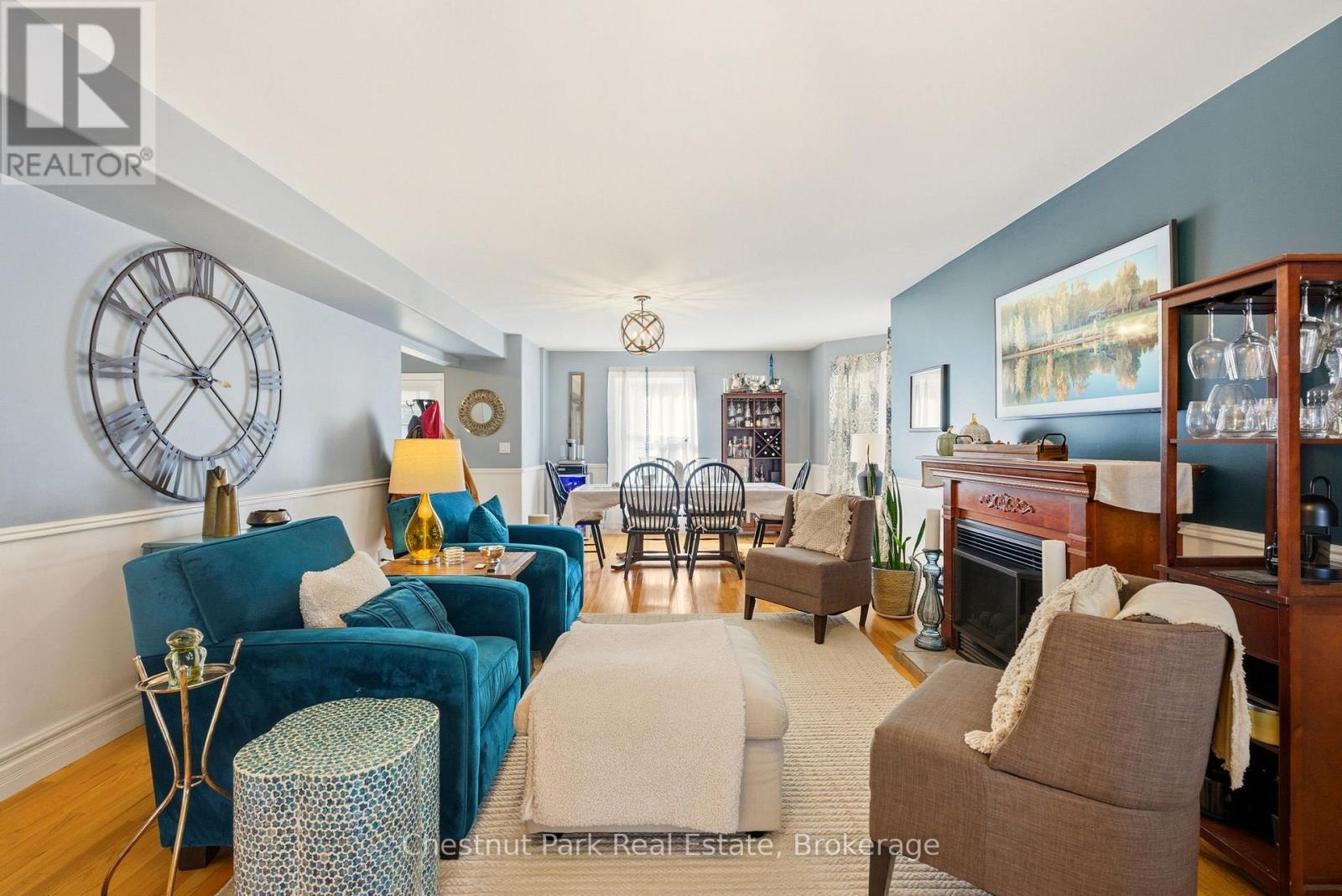 75 Pond Crescent, Huntsville (Chaffey), ON - Indoor With Fireplace