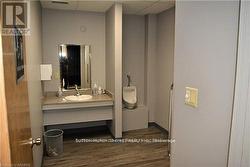 662 Gustavus Street, Handicap Washroom -