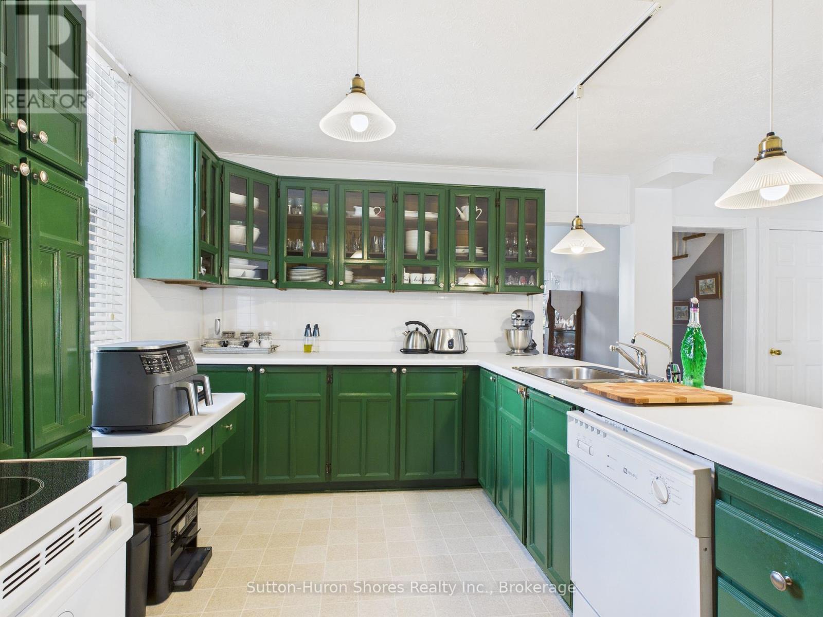 668 Gustavus Street, Ample Cupboards - 662, 668 Gustavus Street, Saugeen Shores, ON