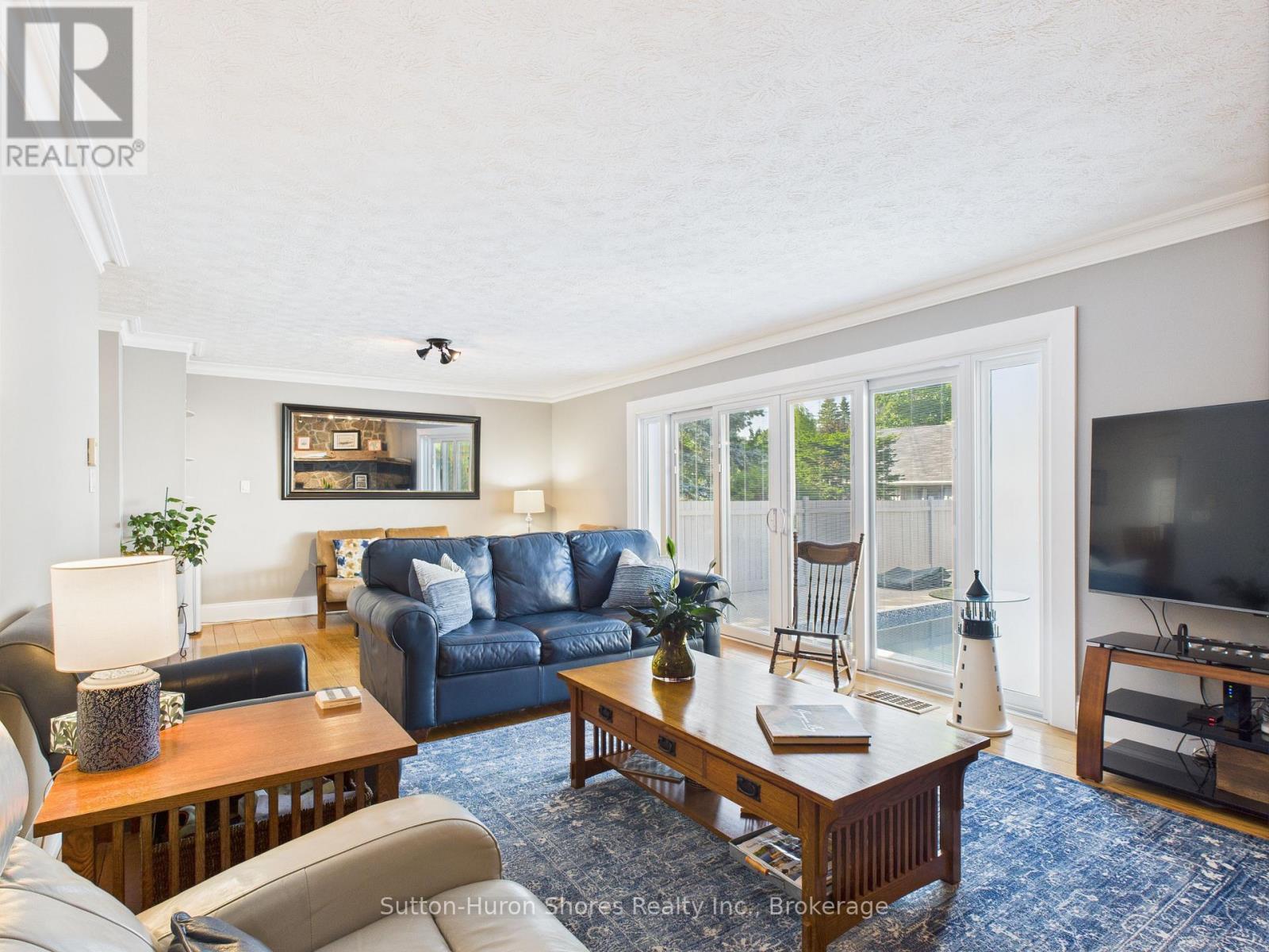 668 Gustavus Street, Very Comfortable - 668, 662 Gustavus Street, Saugeen Shores, ON - Indoor Photo Showing Living Room