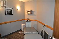 662 Gustavus Street, Treatment Room -