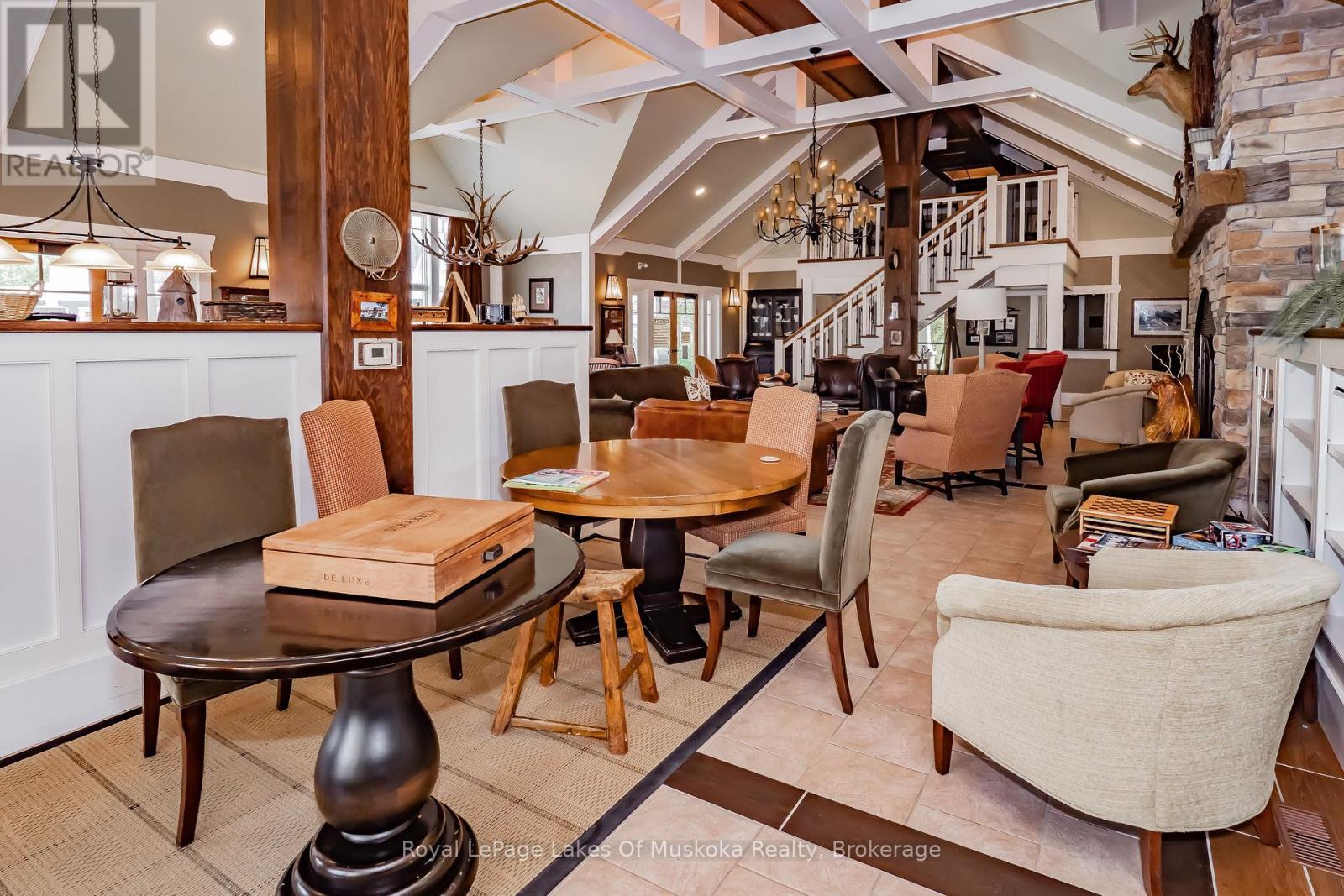 V 16 W 3 - 1020 Birch Glen Road, Lake Of Bays (Mclean), ON - Indoor Photo Showing Dining Room