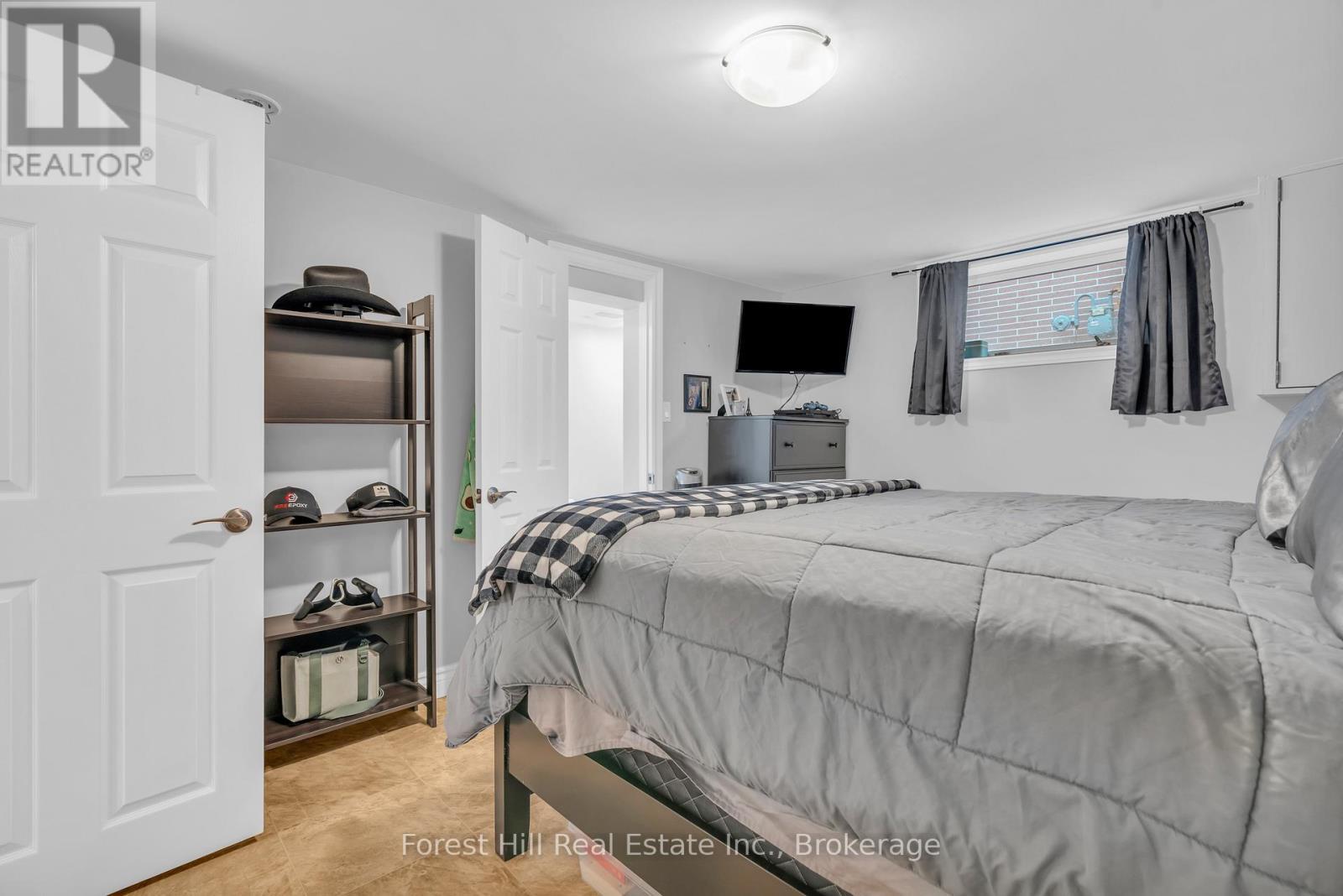 239 Clarke Street N, Woodstock (Woodstock - North), ON - Indoor Photo Showing Bedroom