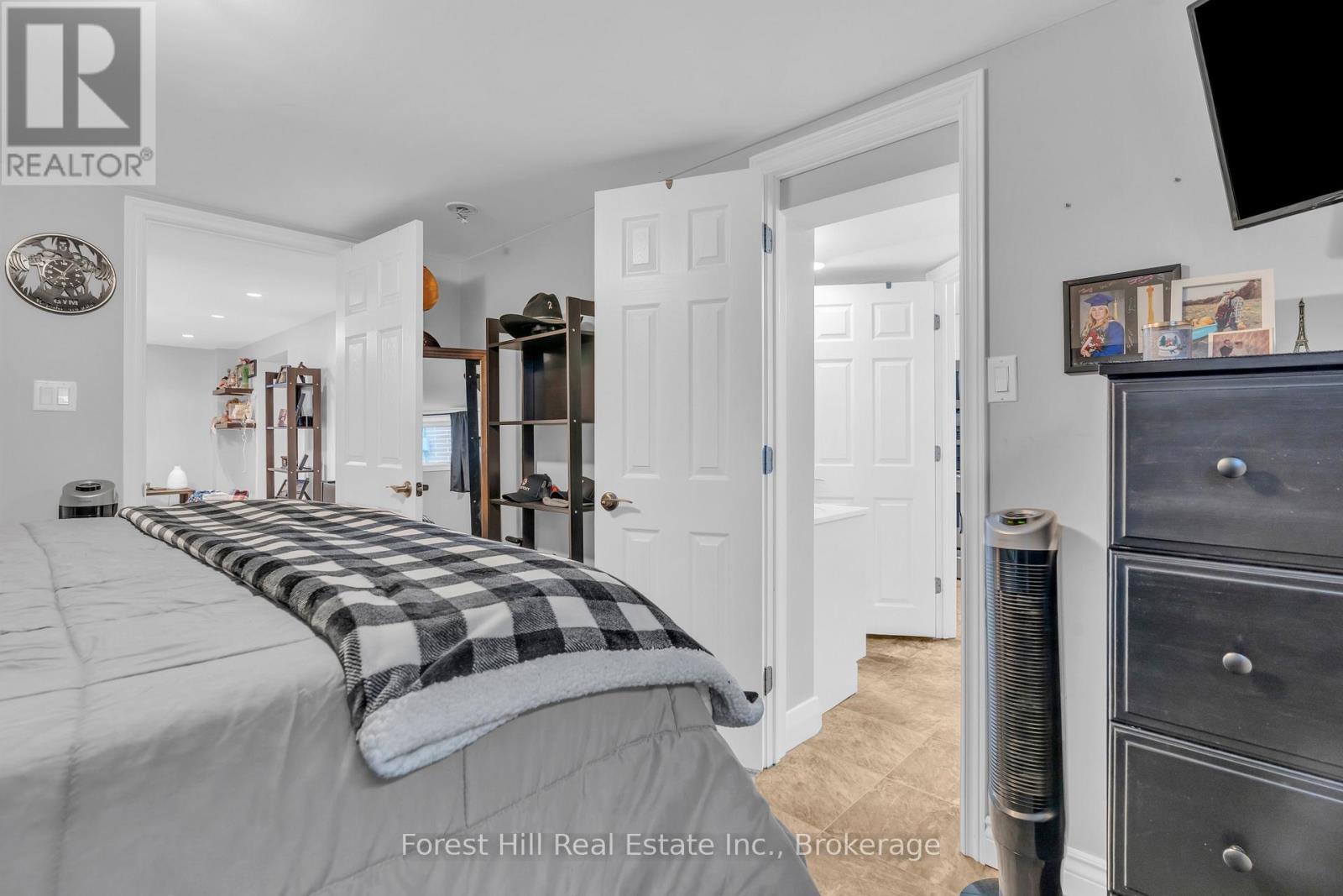 239 Clarke Street N, Woodstock (Woodstock - North), ON - Indoor Photo Showing Bedroom