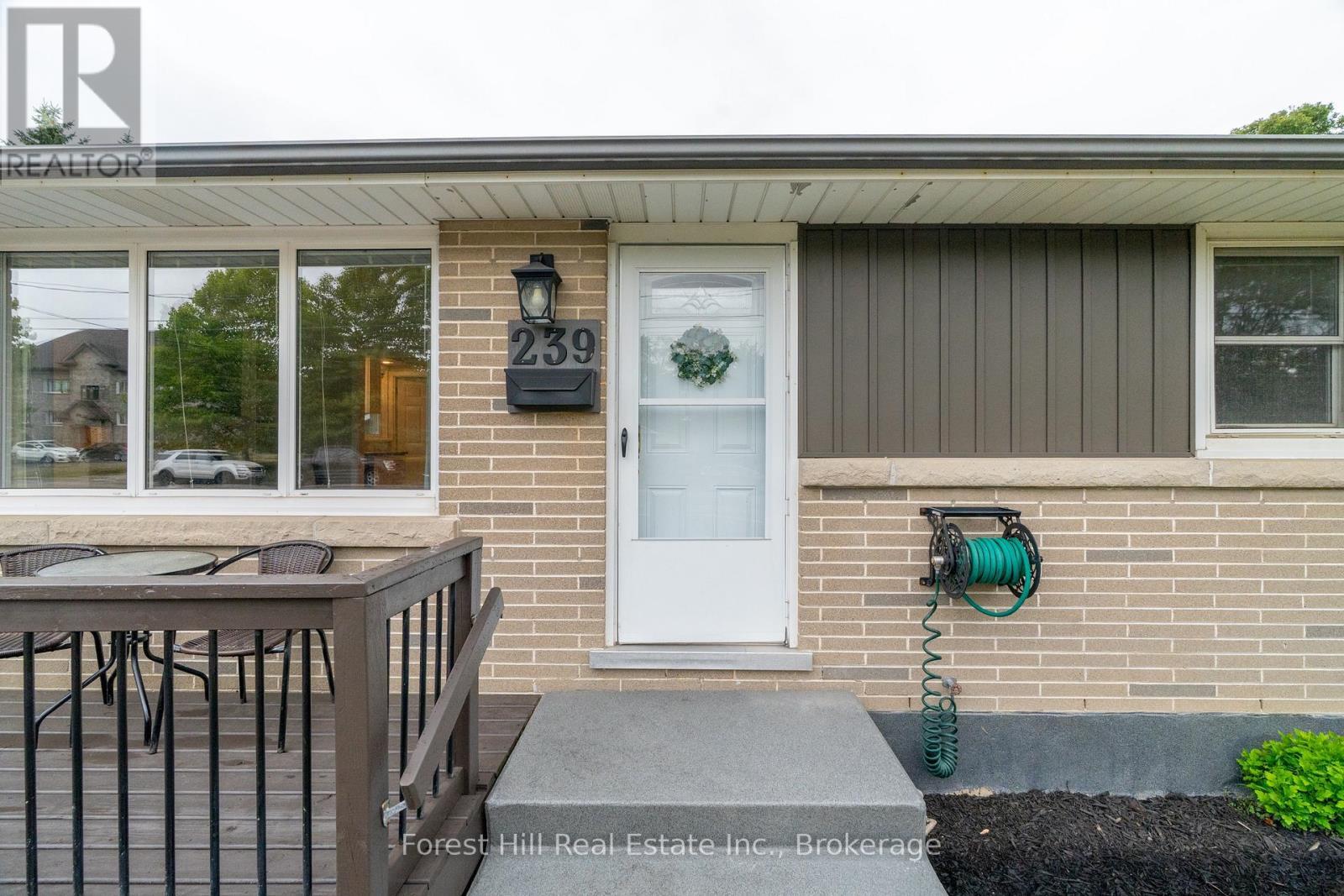 239 Clarke Street N, Woodstock (Woodstock - North), ON - Outdoor With Exterior