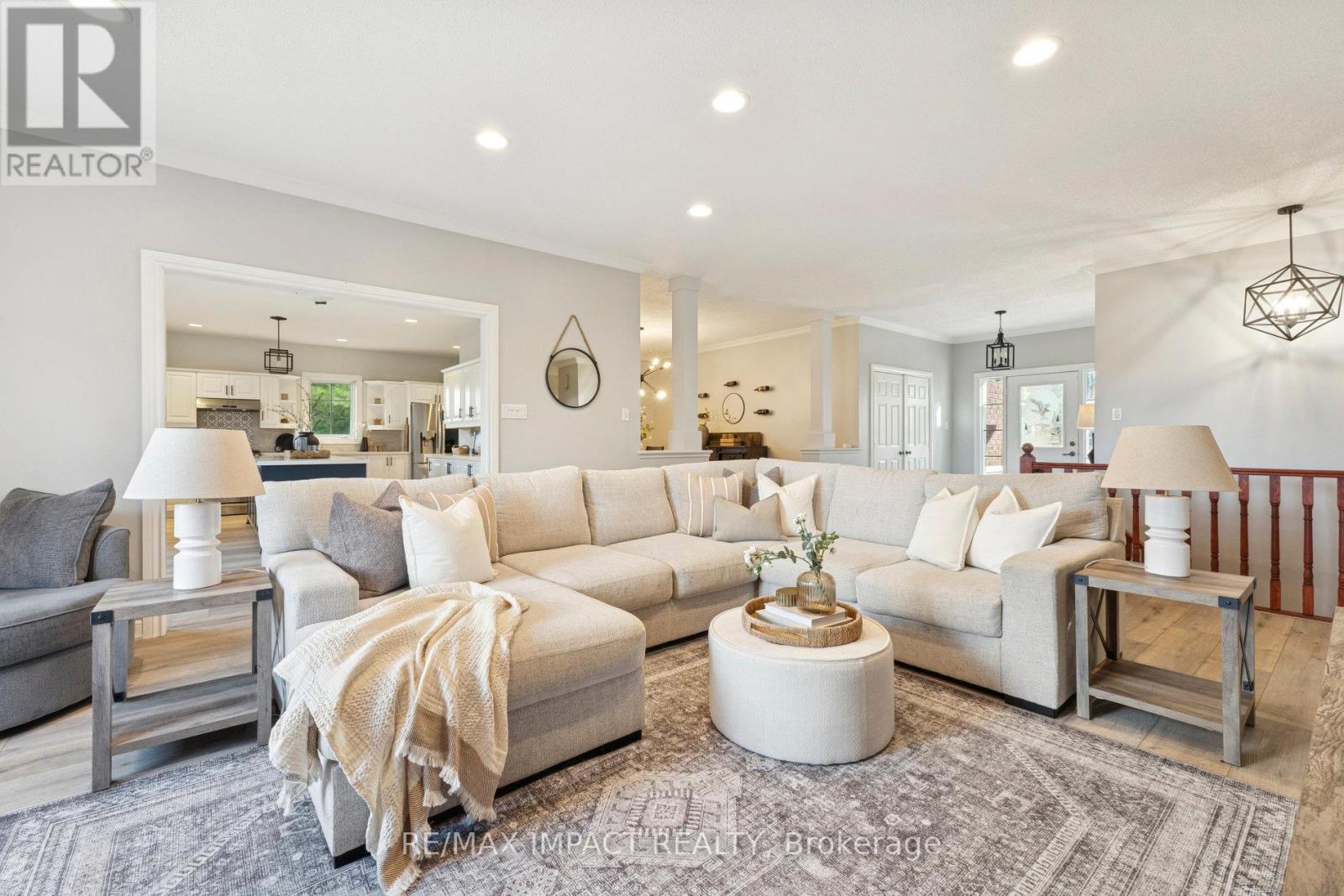 448 7A Highway, Cavan Monaghan (Cavan Twp), ON - Indoor Photo Showing Living Room