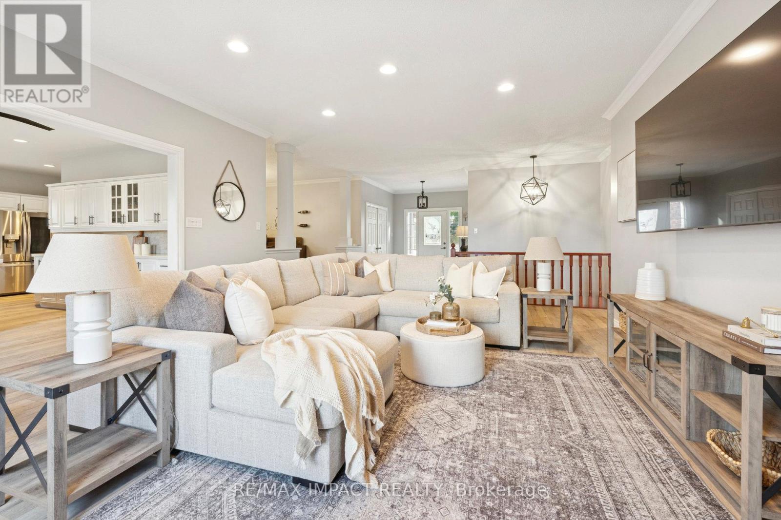 448 7A Highway, Cavan Monaghan (Cavan Twp), ON - Indoor Photo Showing Living Room