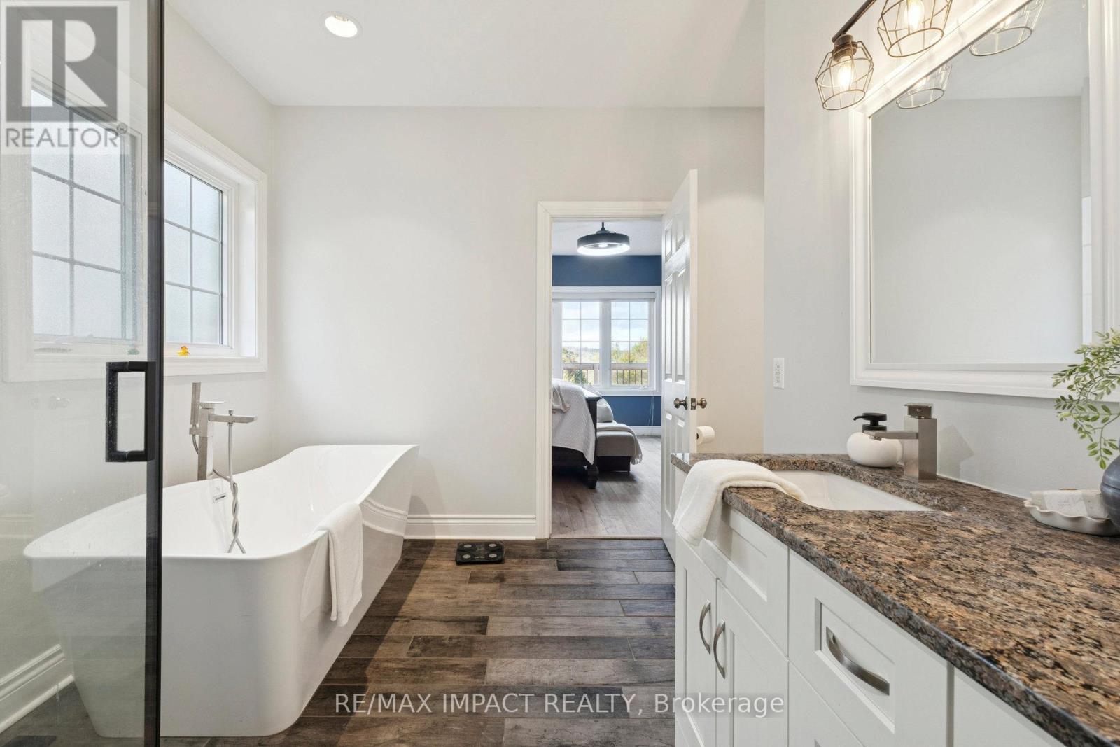 448 7A Highway, Cavan Monaghan (Cavan Twp), ON - Indoor Photo Showing Bathroom