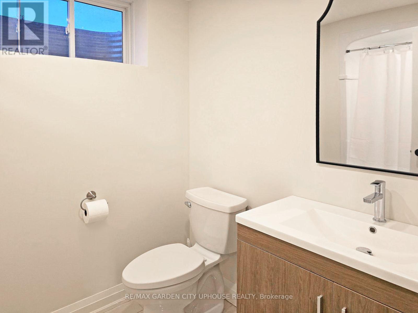 Lower - 11 Manhattan Court, St. Catharines (Haig), ON - Indoor Photo Showing Bathroom