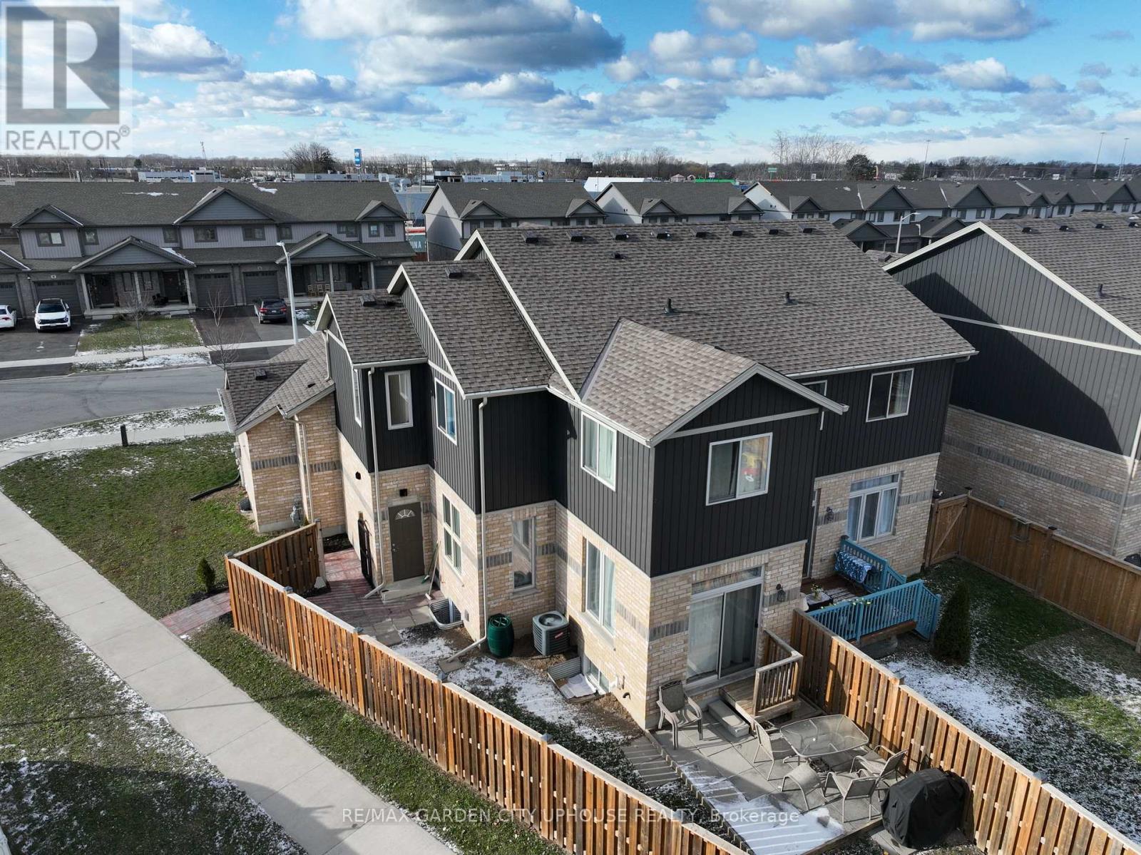 Lower - 11 Manhattan Court, St. Catharines (Haig), ON - Outdoor