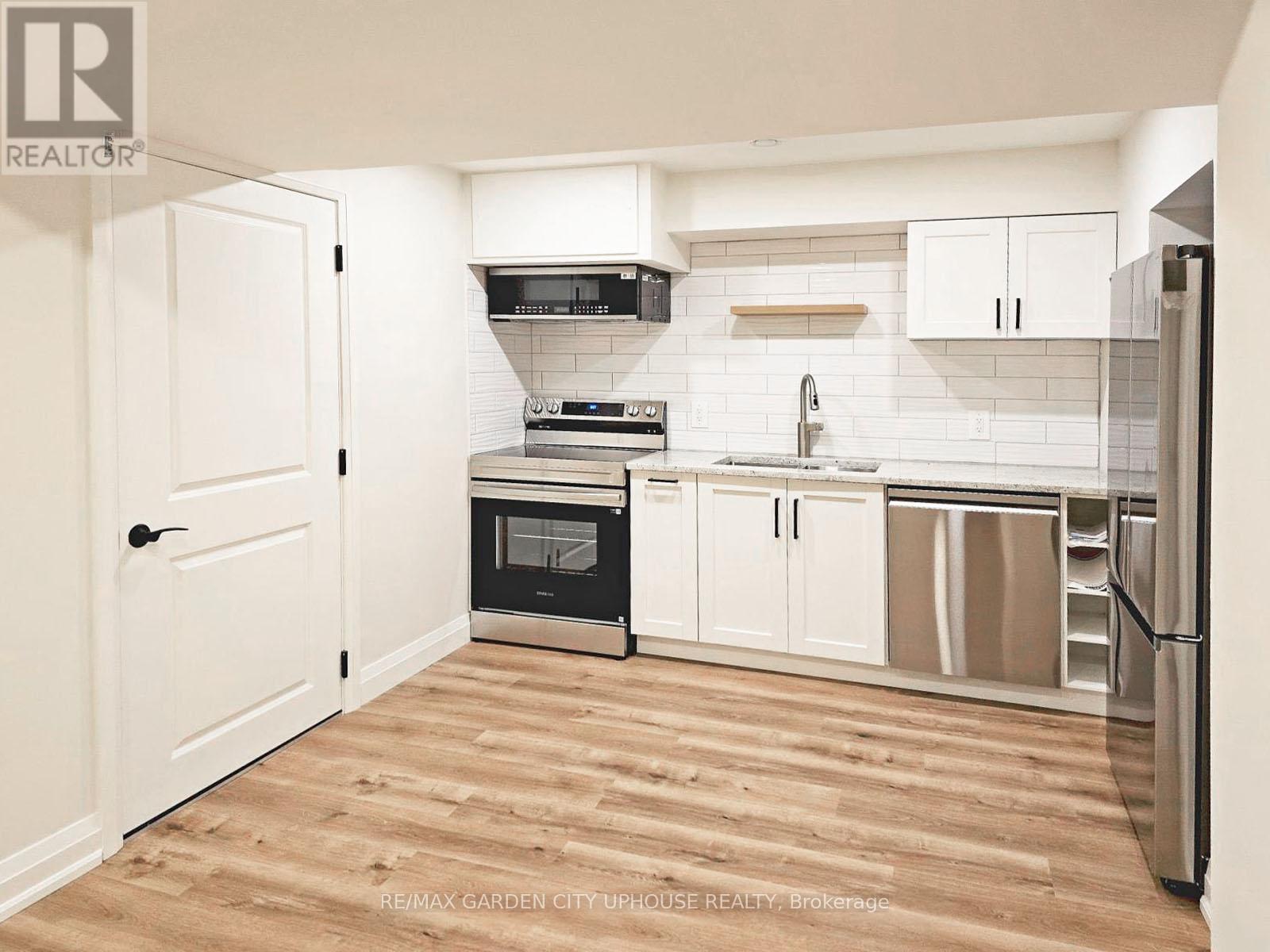 Lower - 11 Manhattan Court, St. Catharines (Haig), ON - Indoor Photo Showing Kitchen