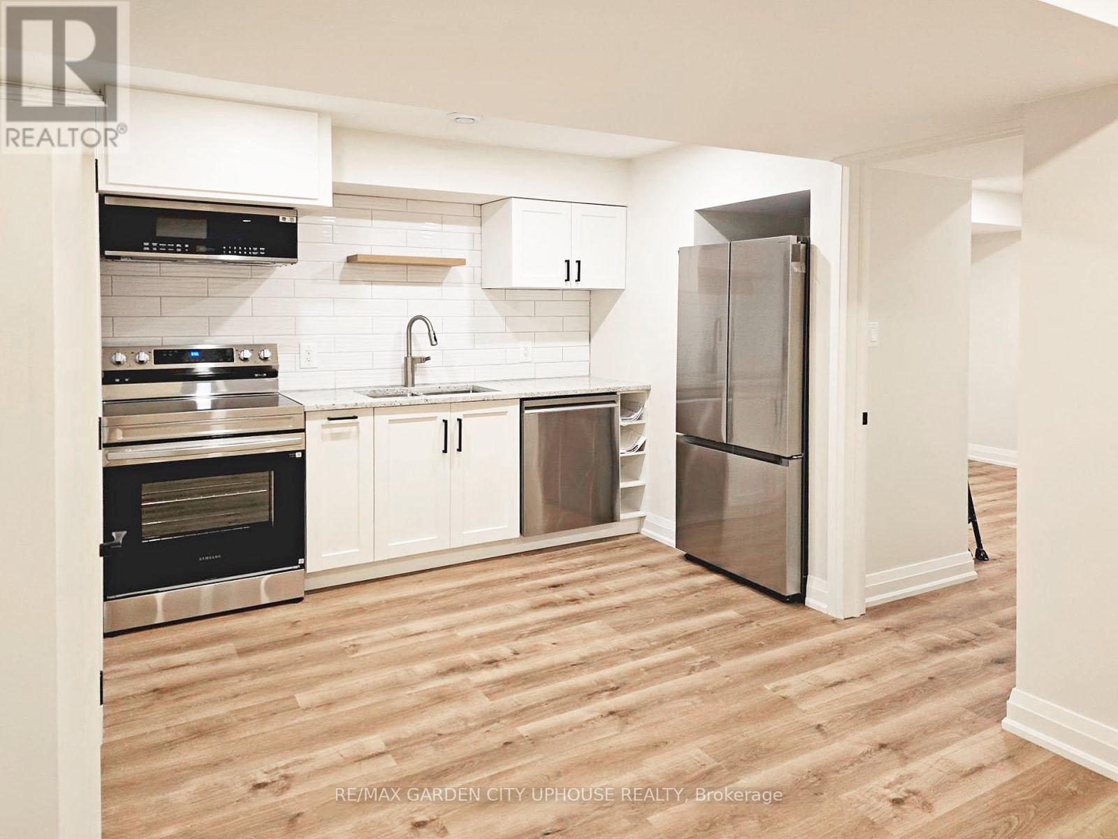 Lower - 11 Manhattan Court, St. Catharines (Haig), ON - Indoor Photo Showing Kitchen