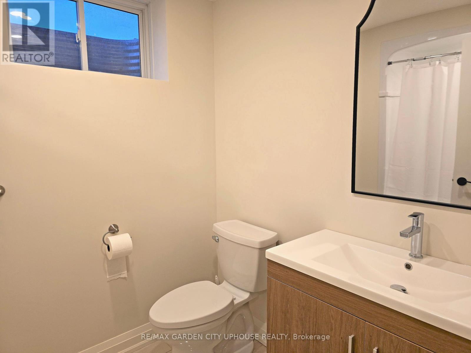 Lower - 11 Manhattan Court, St. Catharines (Haig), ON - Indoor Photo Showing Bathroom