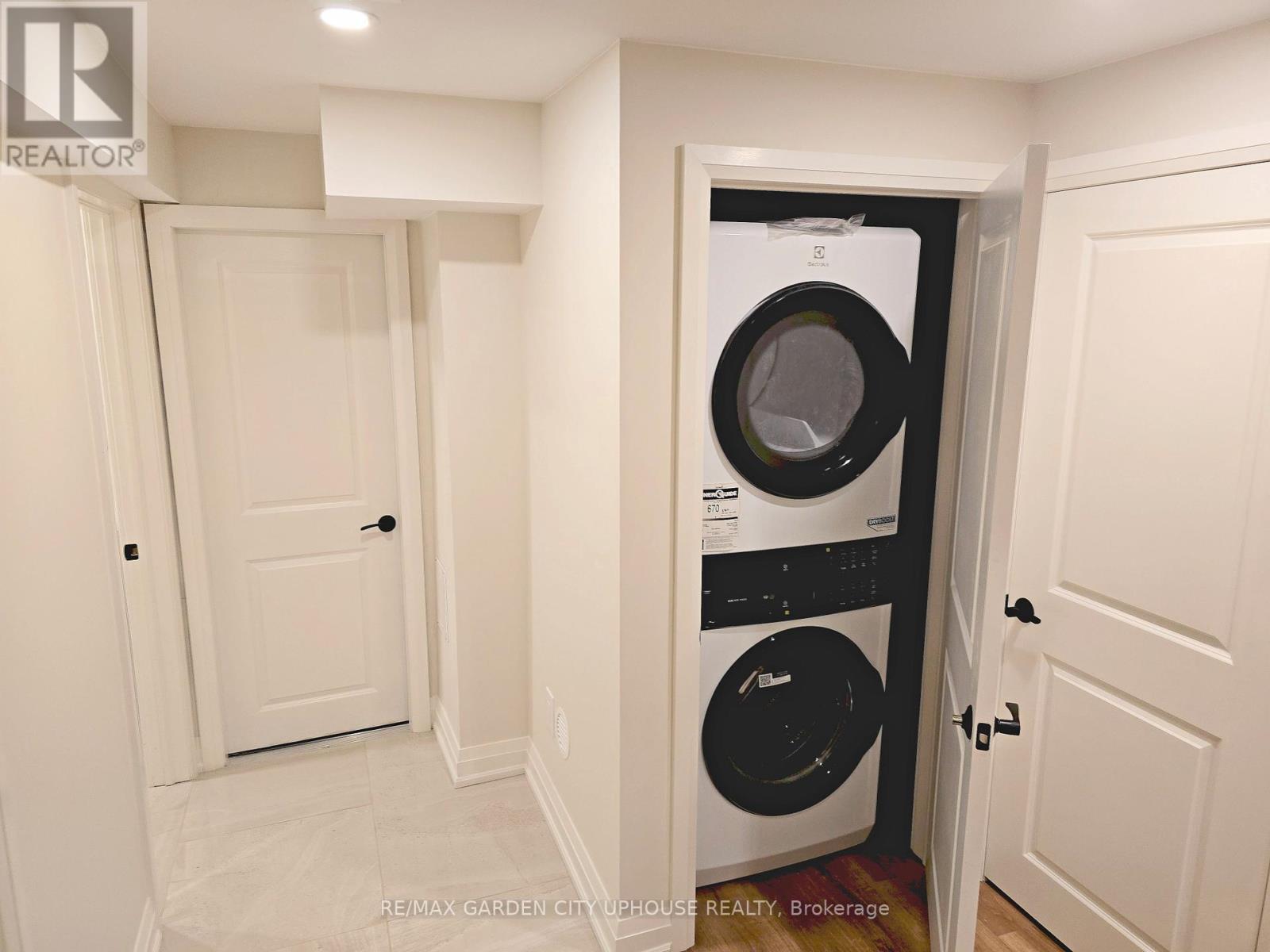 Lower - 11 Manhattan Court, St. Catharines (Haig), ON - Indoor Photo Showing Laundry Room