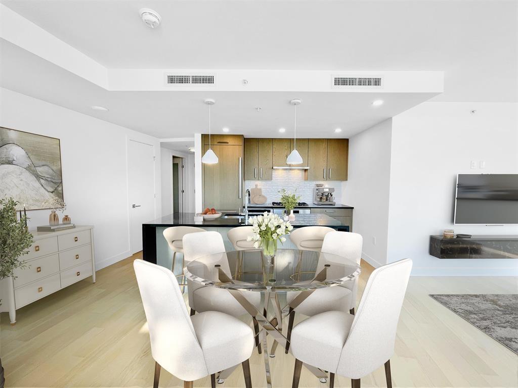 410 1588 Johnston Road, White Rock, BC - Indoor Photo Showing Dining Room