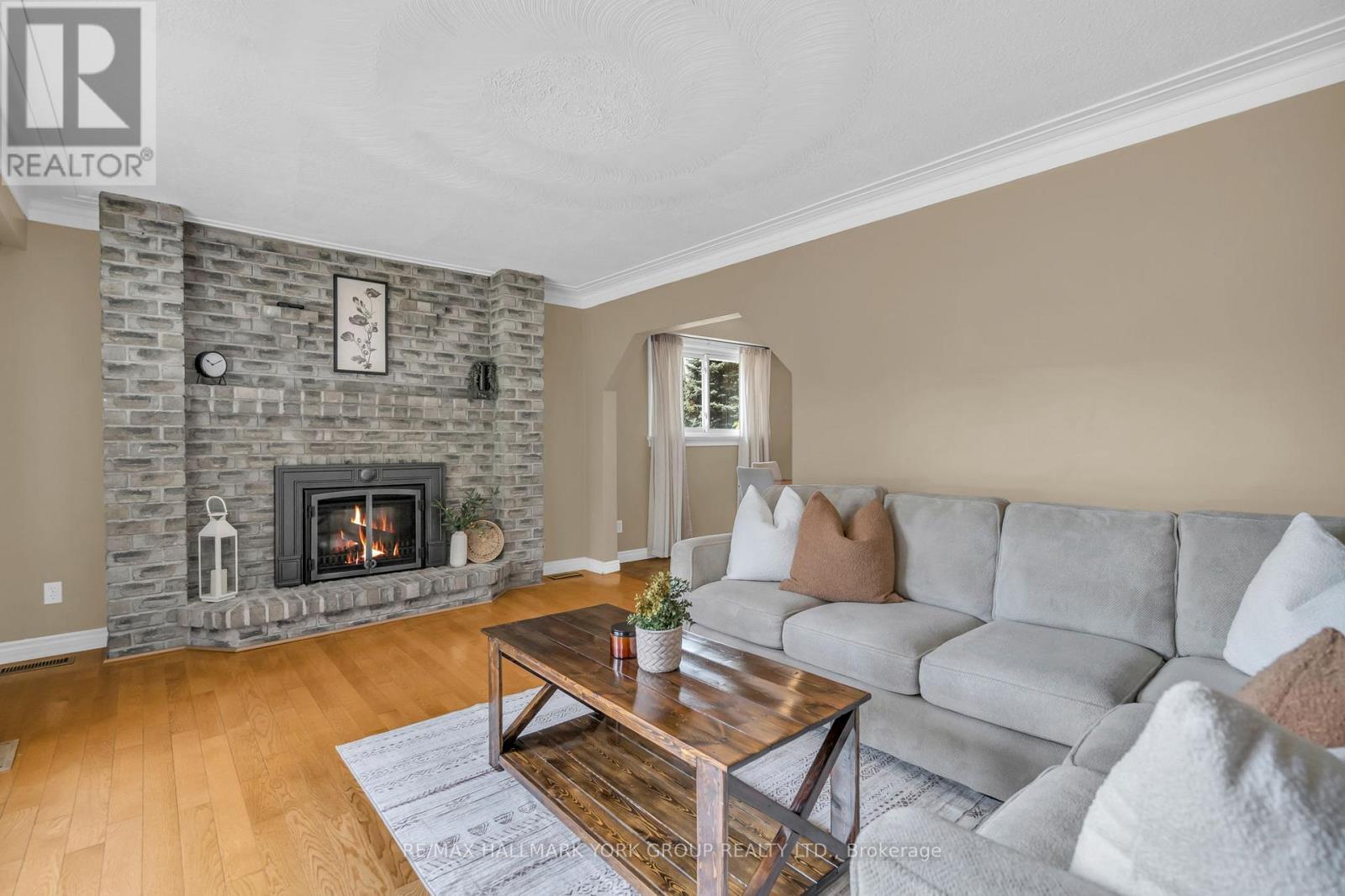 8 Rushton Road, Georgina, ON - Indoor Photo Showing Living Room With Fireplace