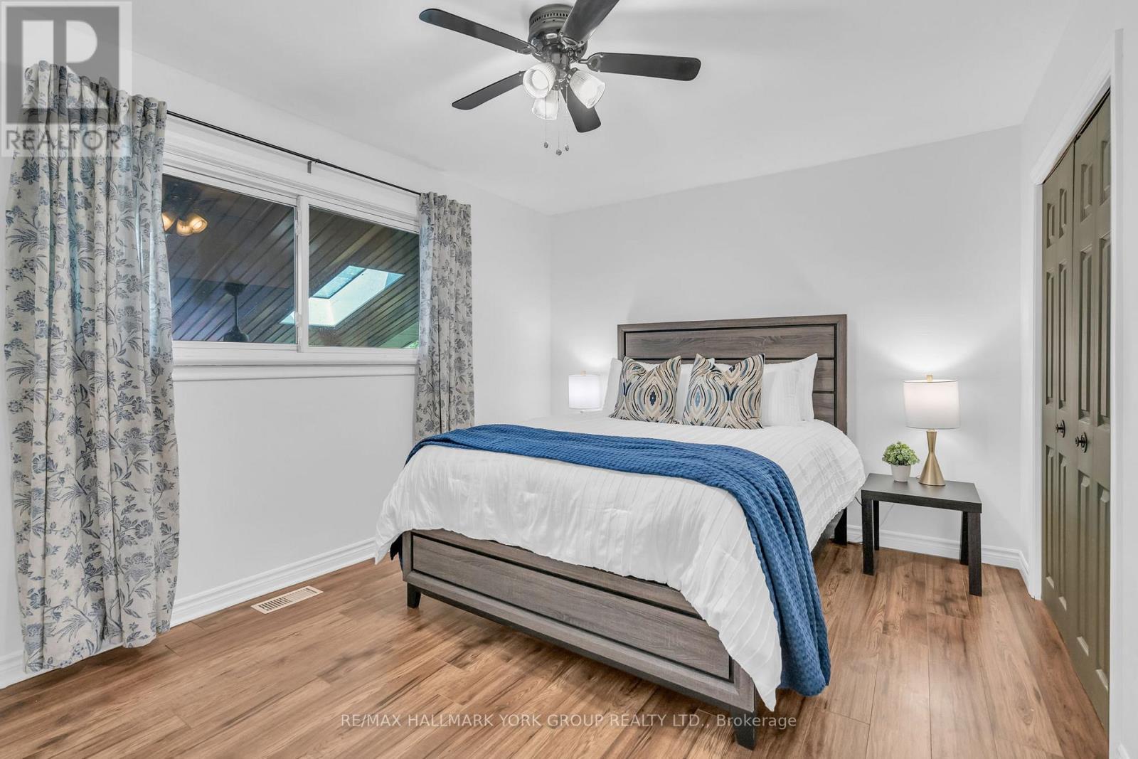 8 Rushton Road, Georgina, ON - Indoor Photo Showing Bedroom