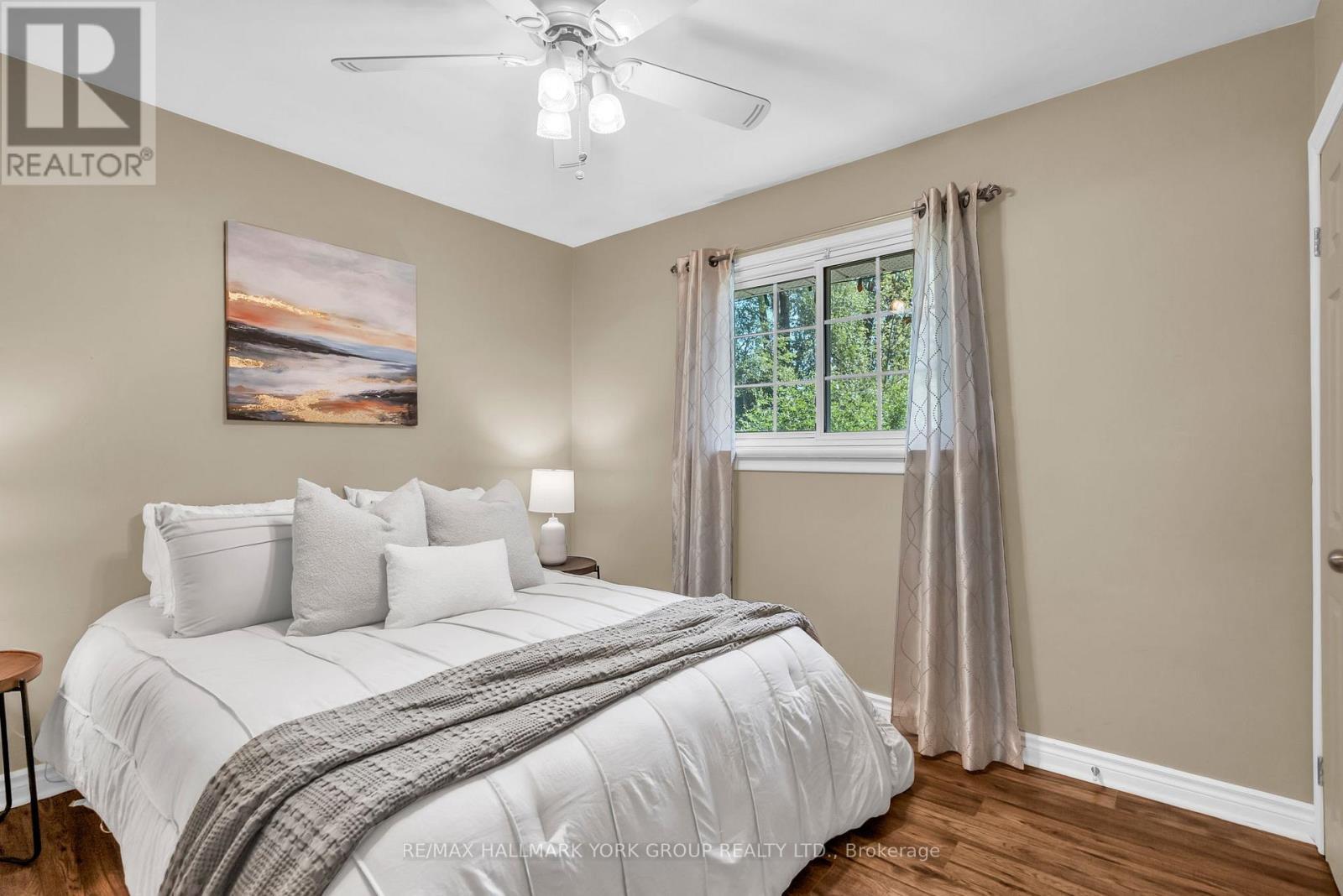 8 Rushton Road, Georgina, ON - Indoor Photo Showing Bedroom