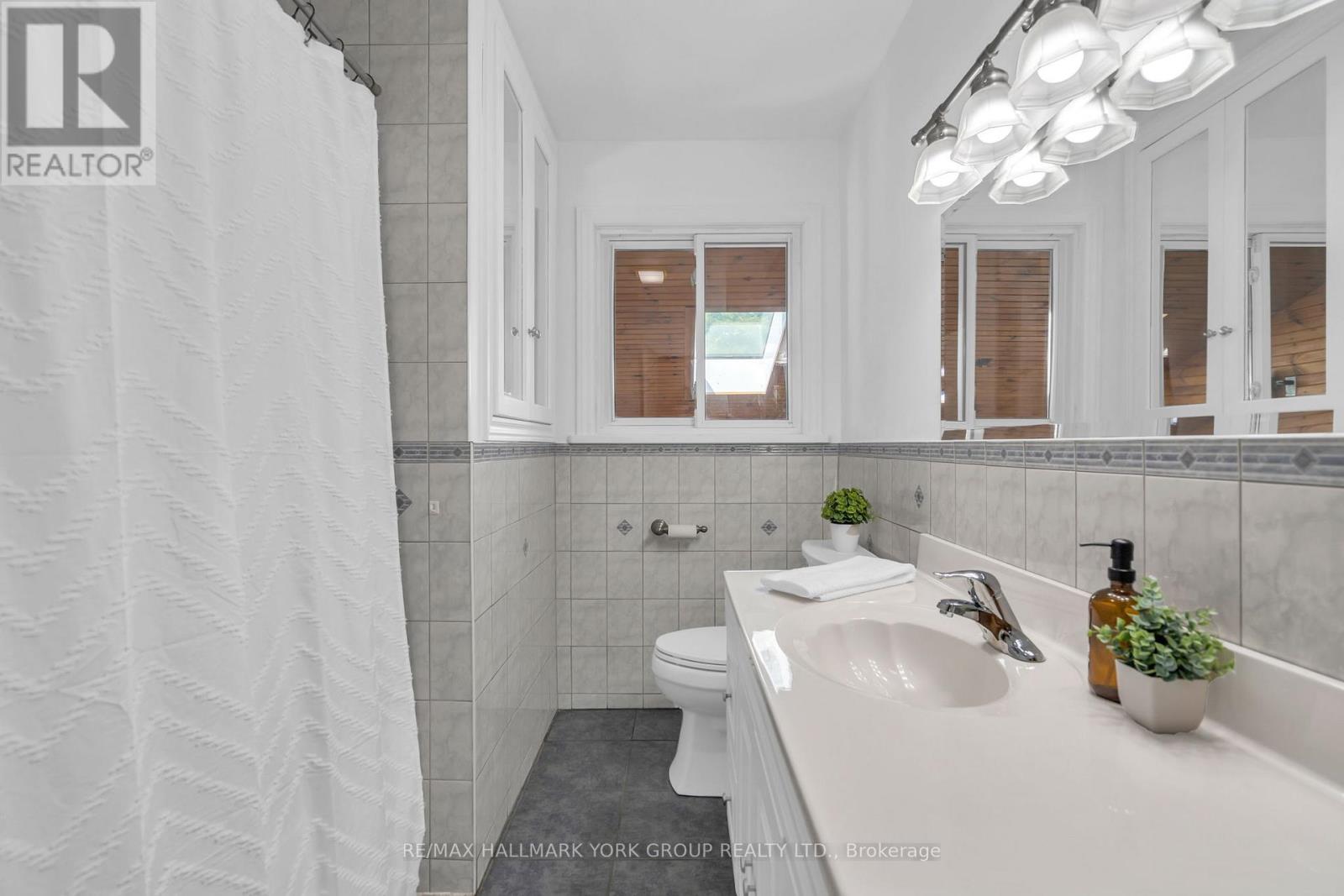 8 Rushton Road, Georgina, ON - Indoor Photo Showing Bathroom