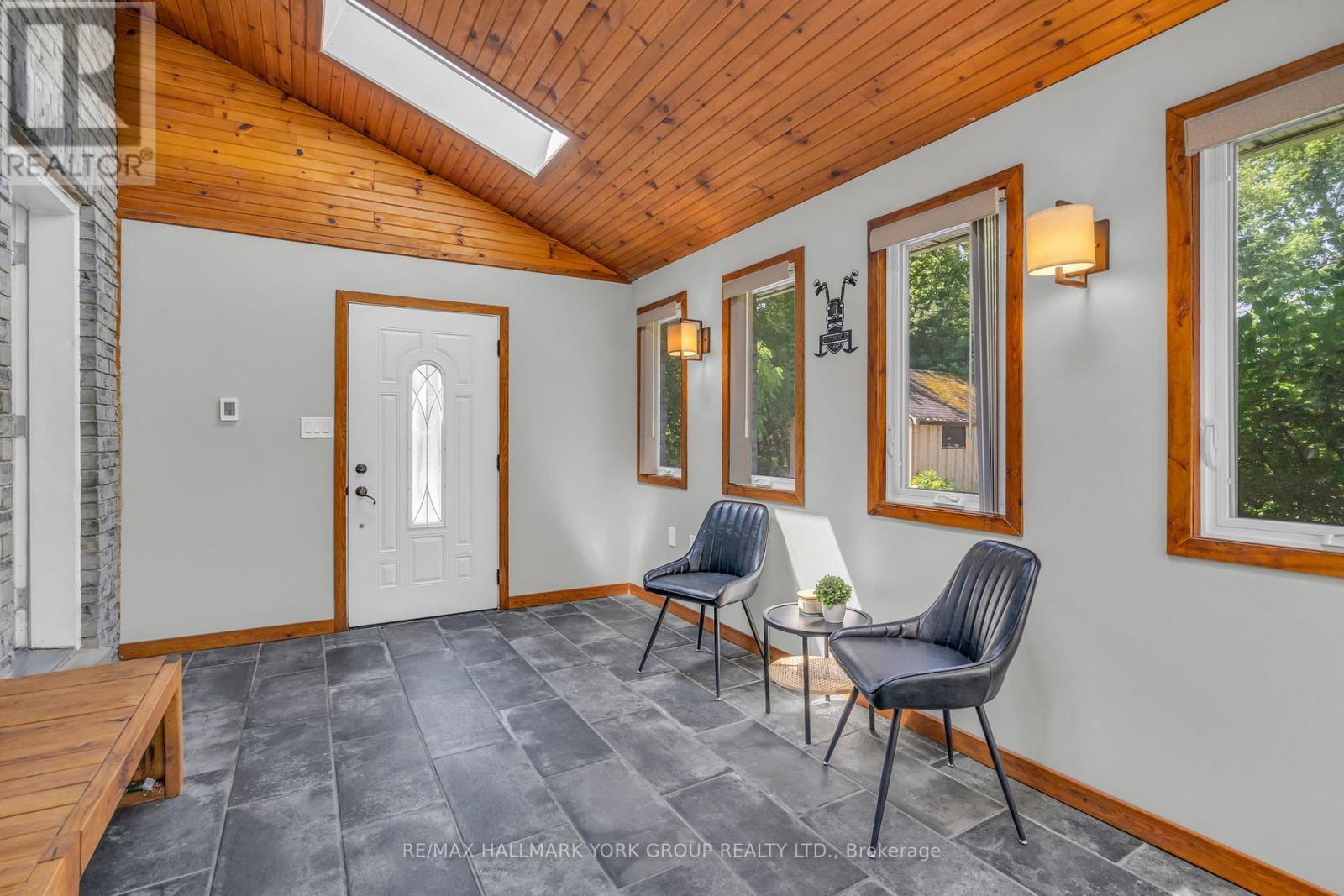 8 Rushton Road, Georgina, ON - Indoor Photo Showing Other Room