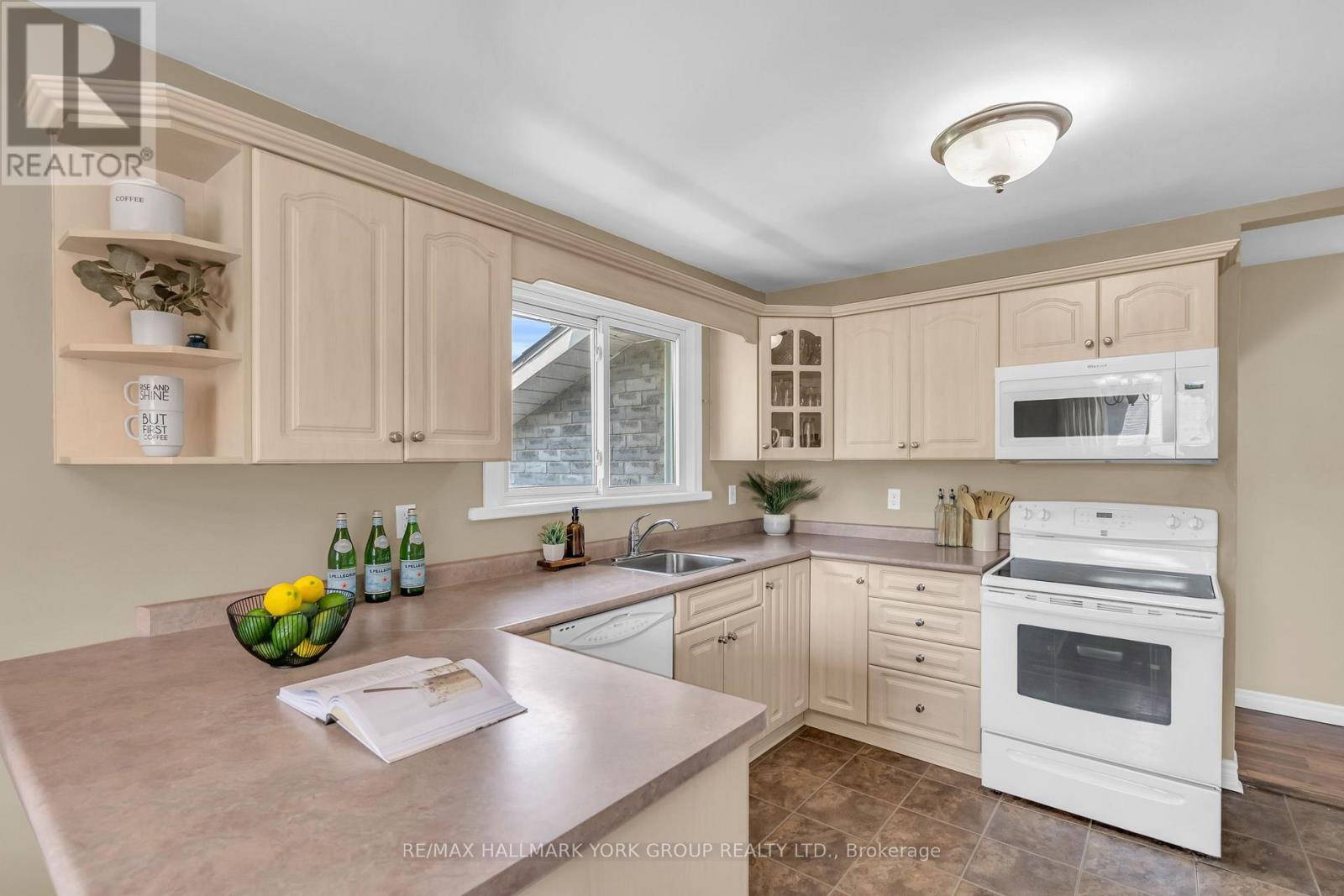 8 Rushton Road, Georgina, ON - Indoor Photo Showing Kitchen