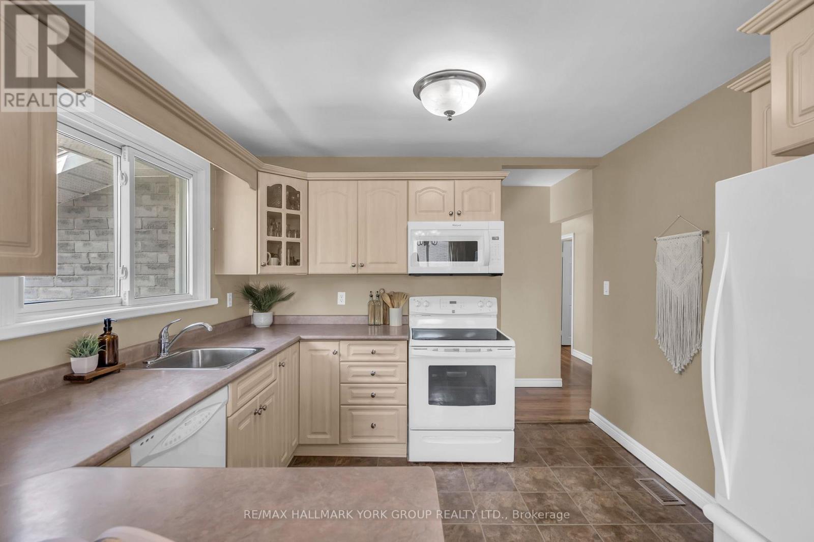 8 Rushton Road, Georgina, ON - Indoor Photo Showing Kitchen