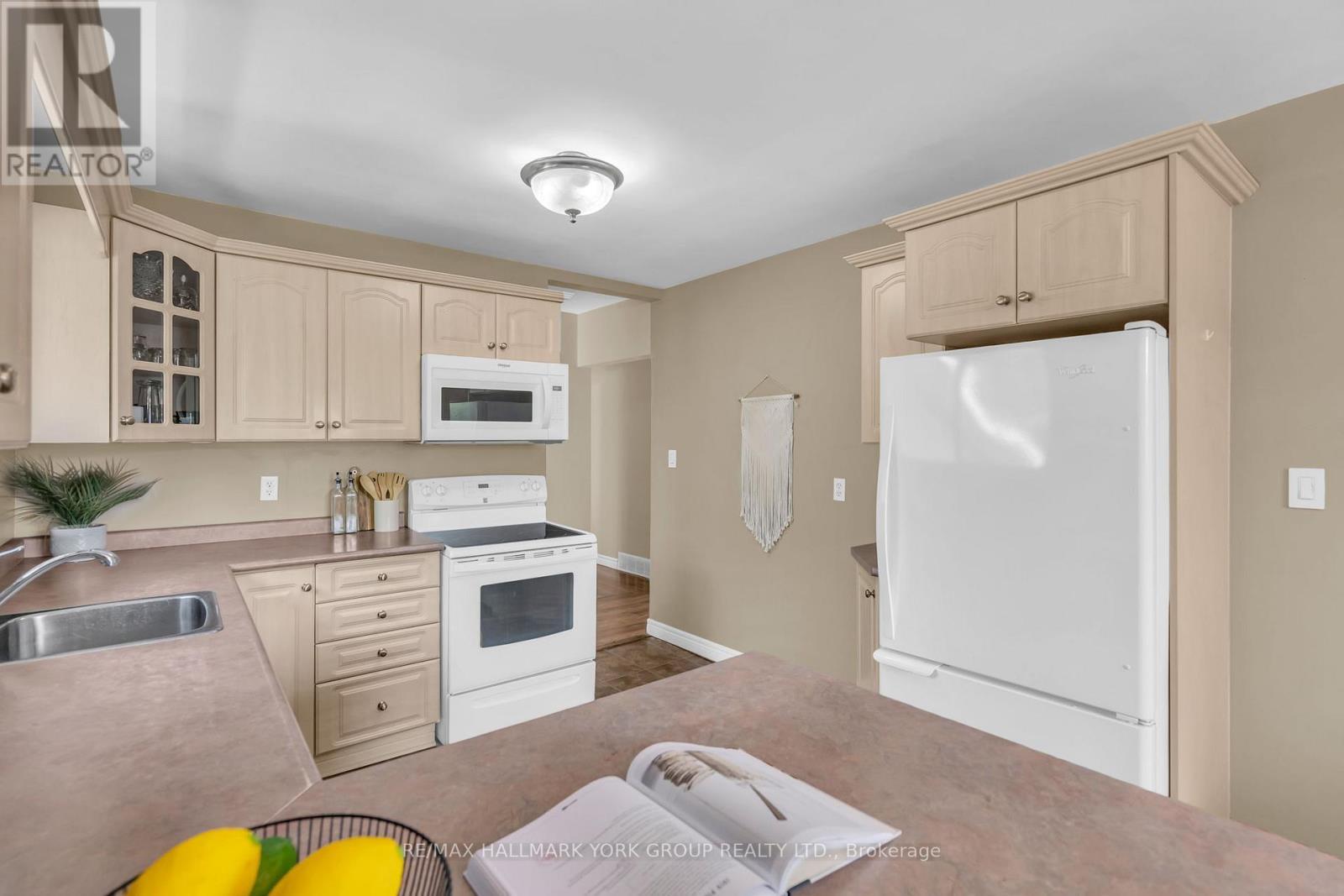 8 Rushton Road, Georgina, ON - Indoor Photo Showing Kitchen