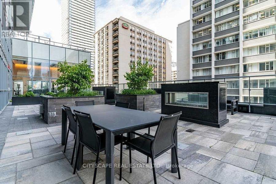 4105 - 7 Grenville Street, Toronto, ON - Outdoor