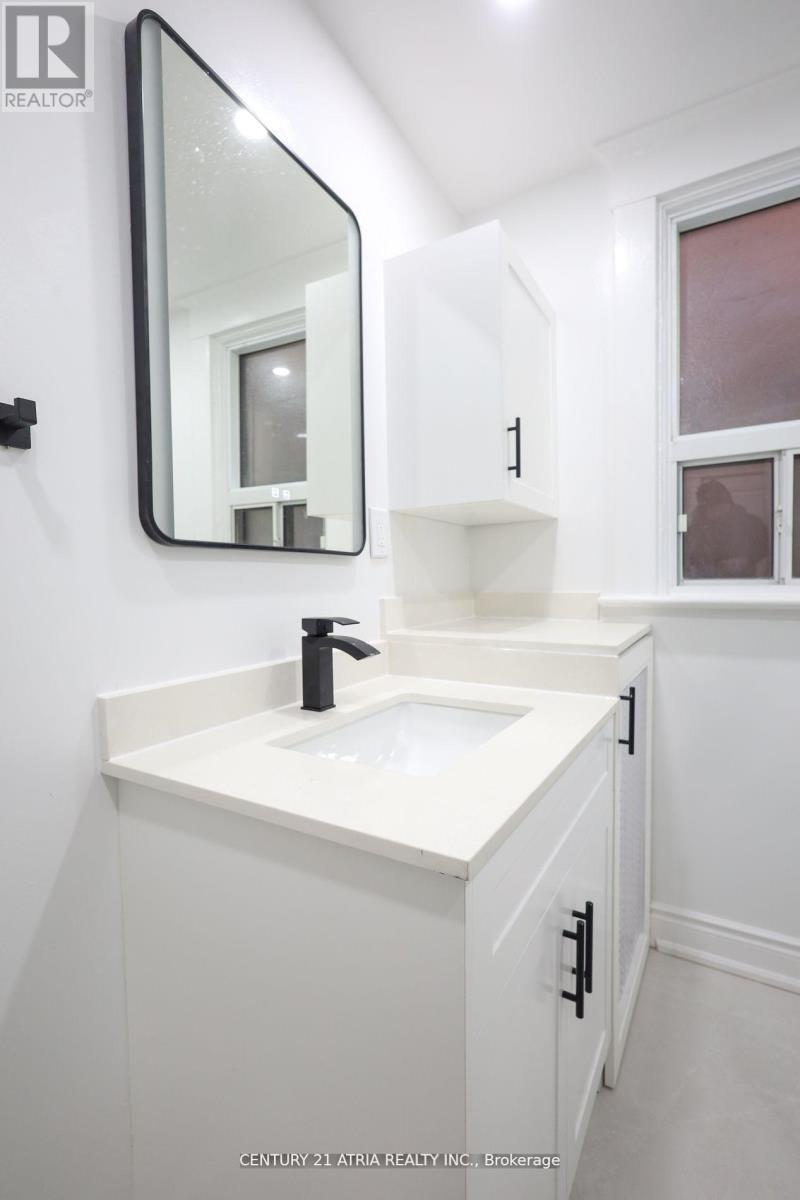 3 - 605 College Street, Toronto, ON - Indoor Photo Showing Bathroom