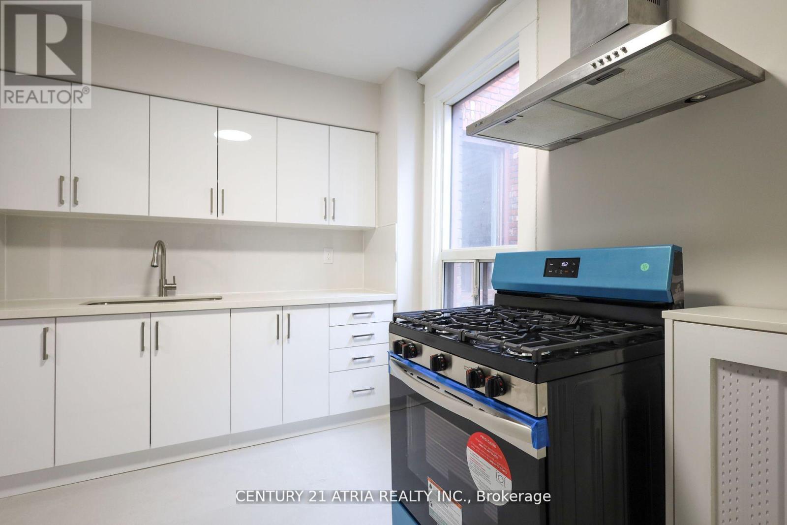 3 - 605 College Street, Toronto, ON - Indoor