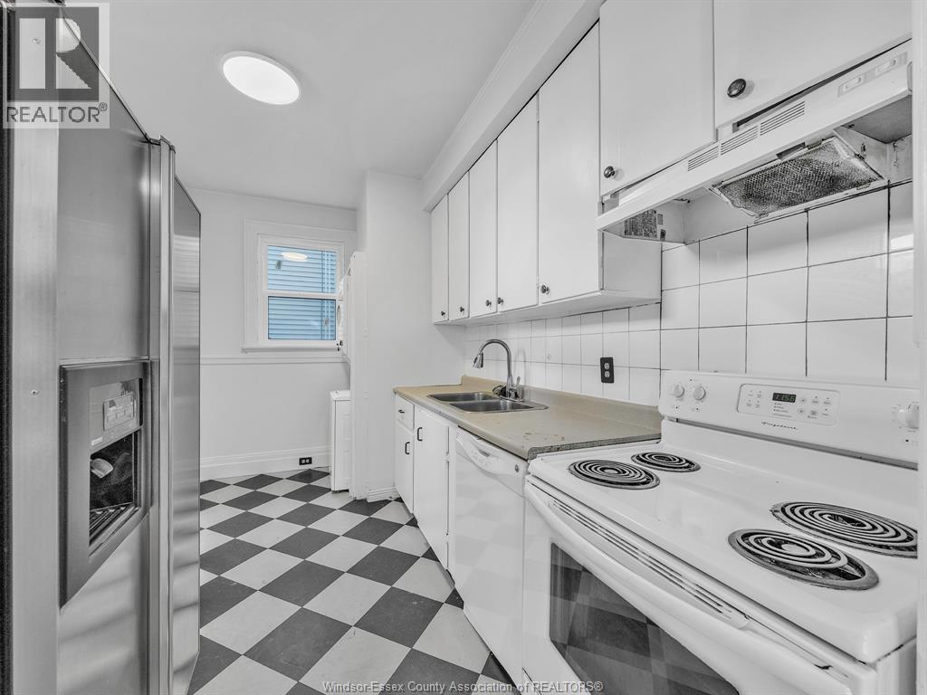 762 Victoria Avenue, Windsor, ON - Indoor Photo Showing Kitchen With Double Sink