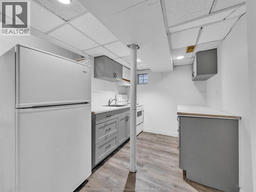 762 Victoria Avenue, Windsor, ON - Indoor Photo Showing Kitchen