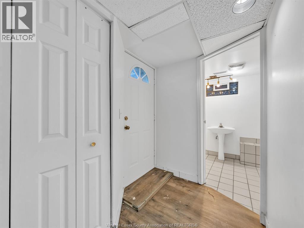 762 Victoria Avenue, Windsor, ON - Indoor Photo Showing Other Room