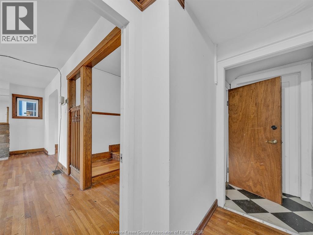 762 Victoria Avenue, Windsor, ON - Indoor Photo Showing Other Room