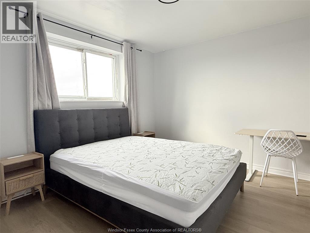 1989 Wyandotte Street West Unit# 704, Windsor, ON - Indoor Photo Showing Bedroom