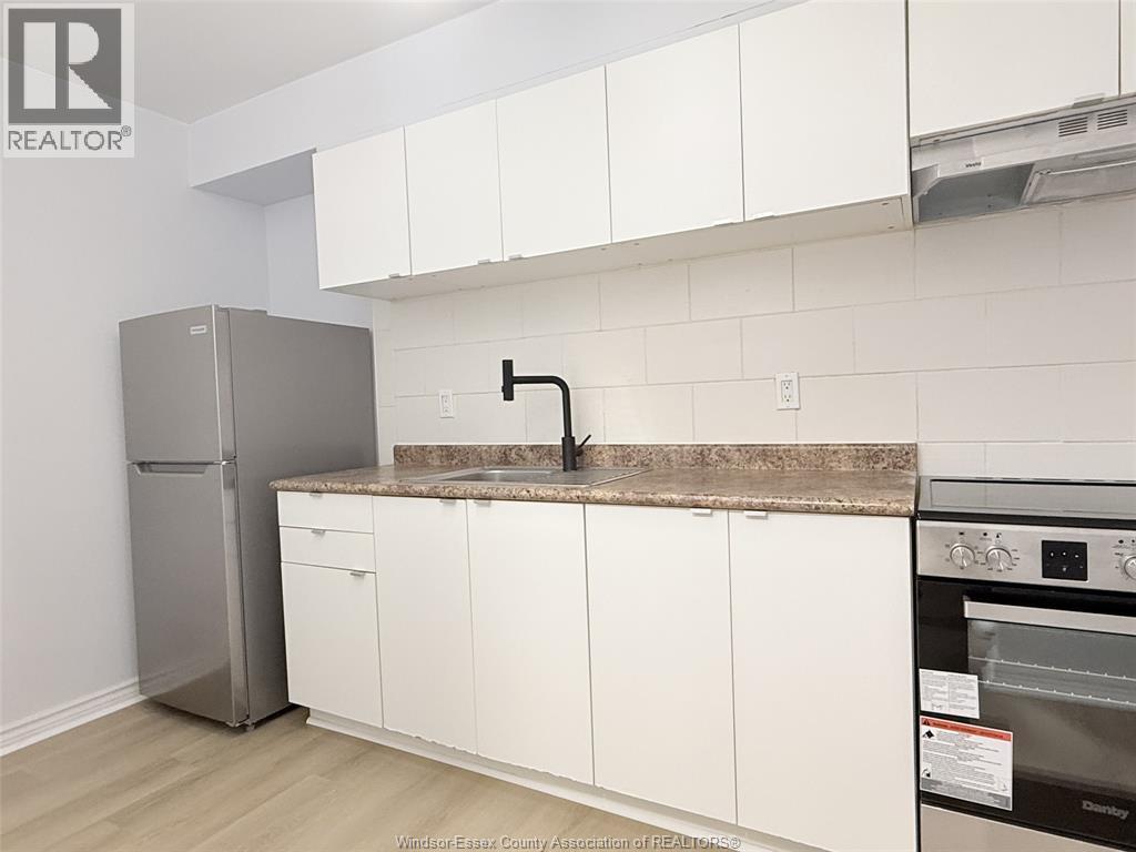 1989 Wyandotte Street West Unit# 704, Windsor, ON - Indoor Photo Showing Kitchen