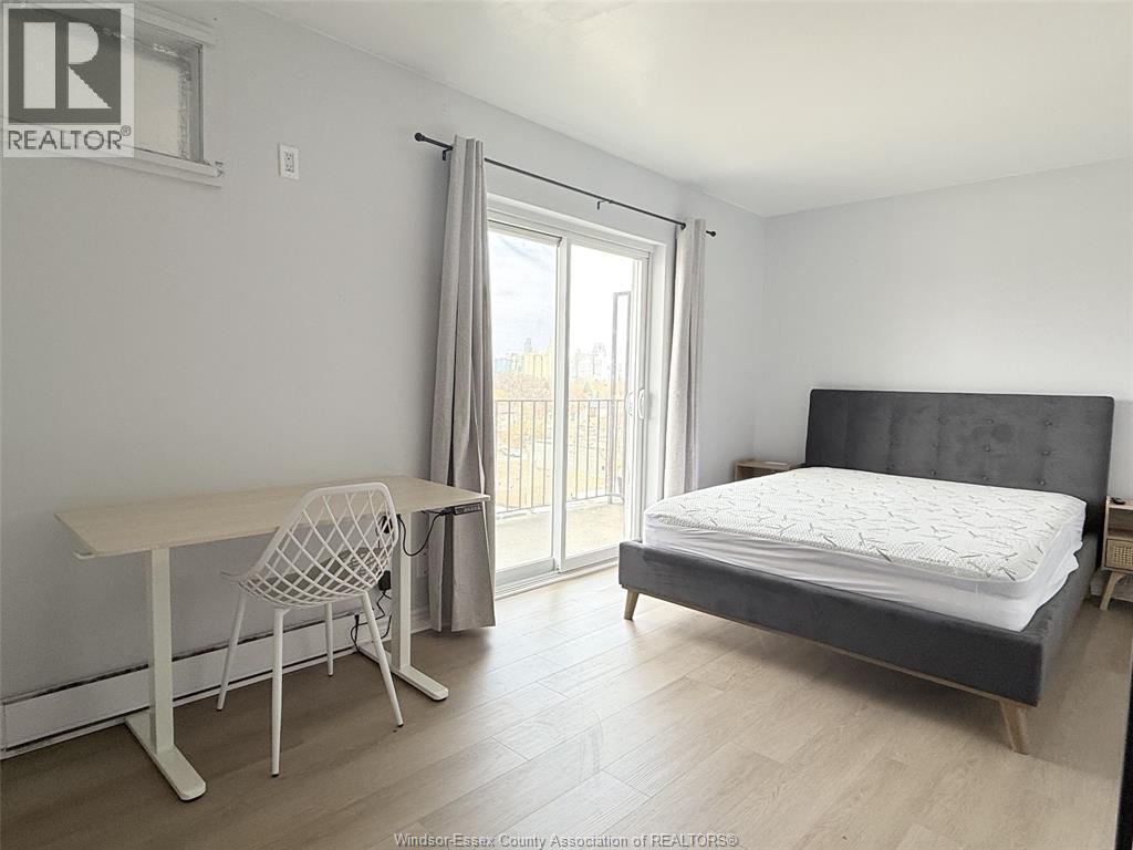 1989 Wyandotte Street West Unit# 704, Windsor, ON - Indoor Photo Showing Bedroom