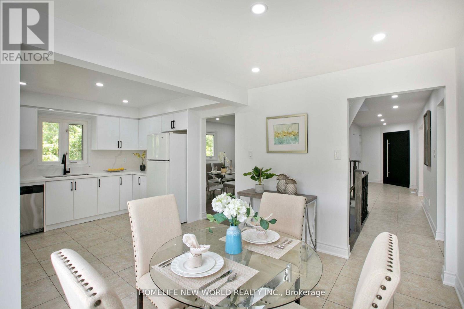 94 Weldrick Road E, Richmond Hill, ON - Indoor Photo Showing Dining Room