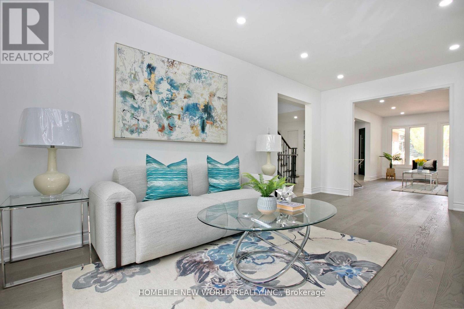 94 Weldrick Road E, Richmond Hill, ON - Indoor Photo Showing Living Room