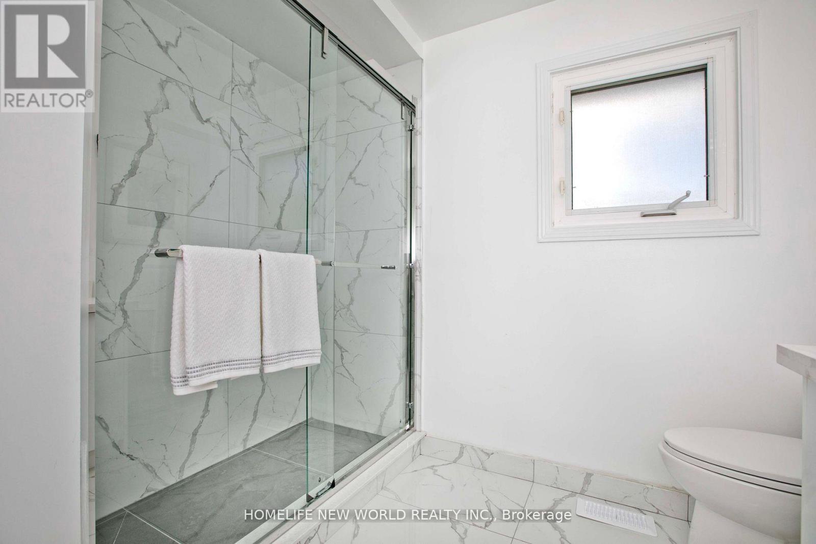 94 Weldrick Road E, Richmond Hill, ON - Indoor Photo Showing Bathroom