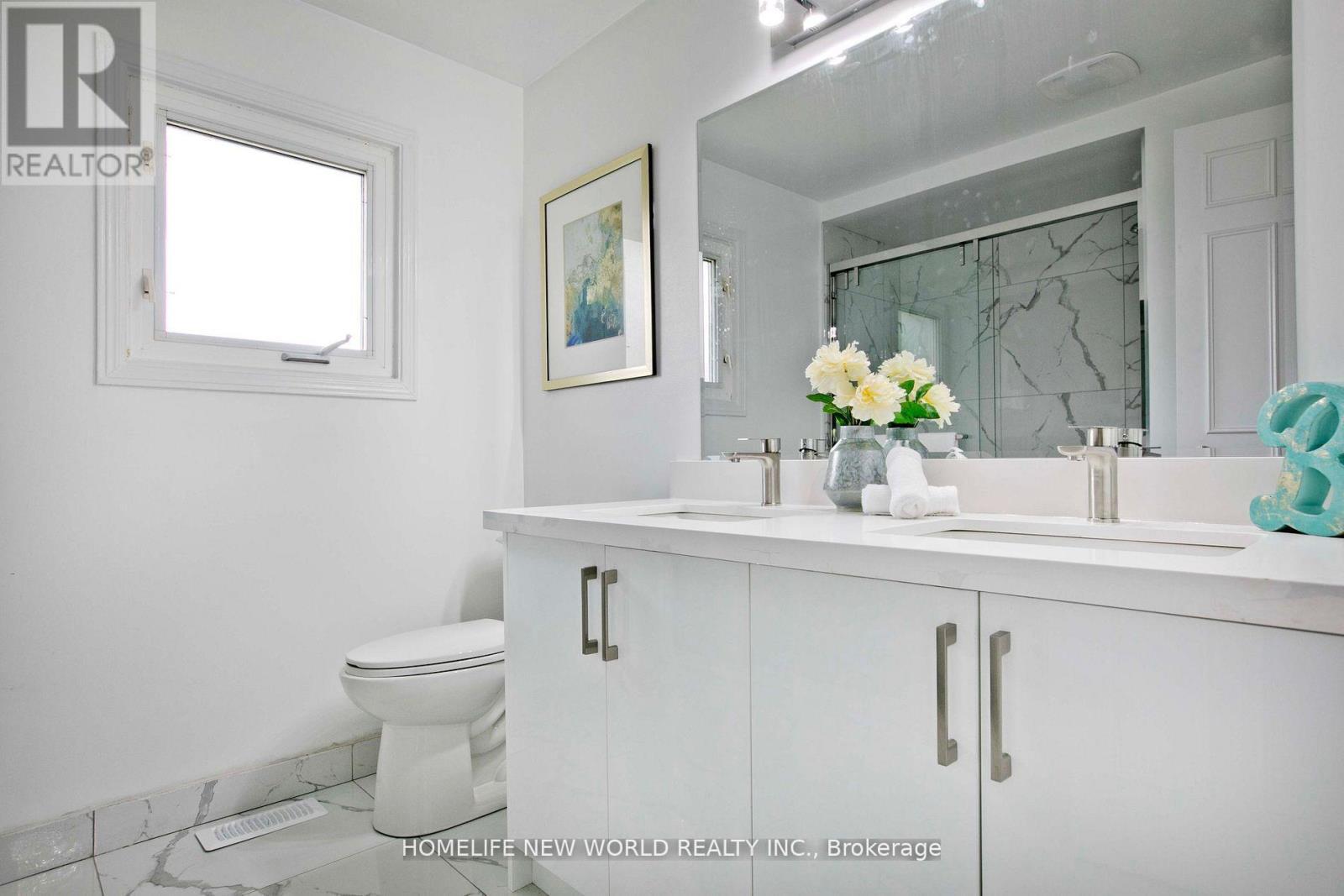 94 Weldrick Road E, Richmond Hill, ON - Indoor Photo Showing Bathroom