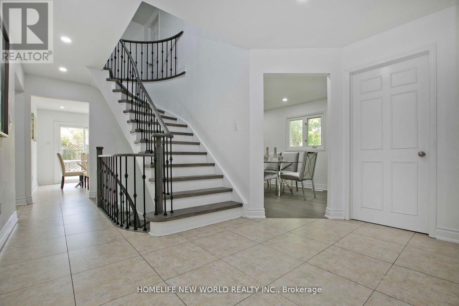 94 Weldrick Road E, Richmond Hill, ON - Indoor Photo Showing Other Room