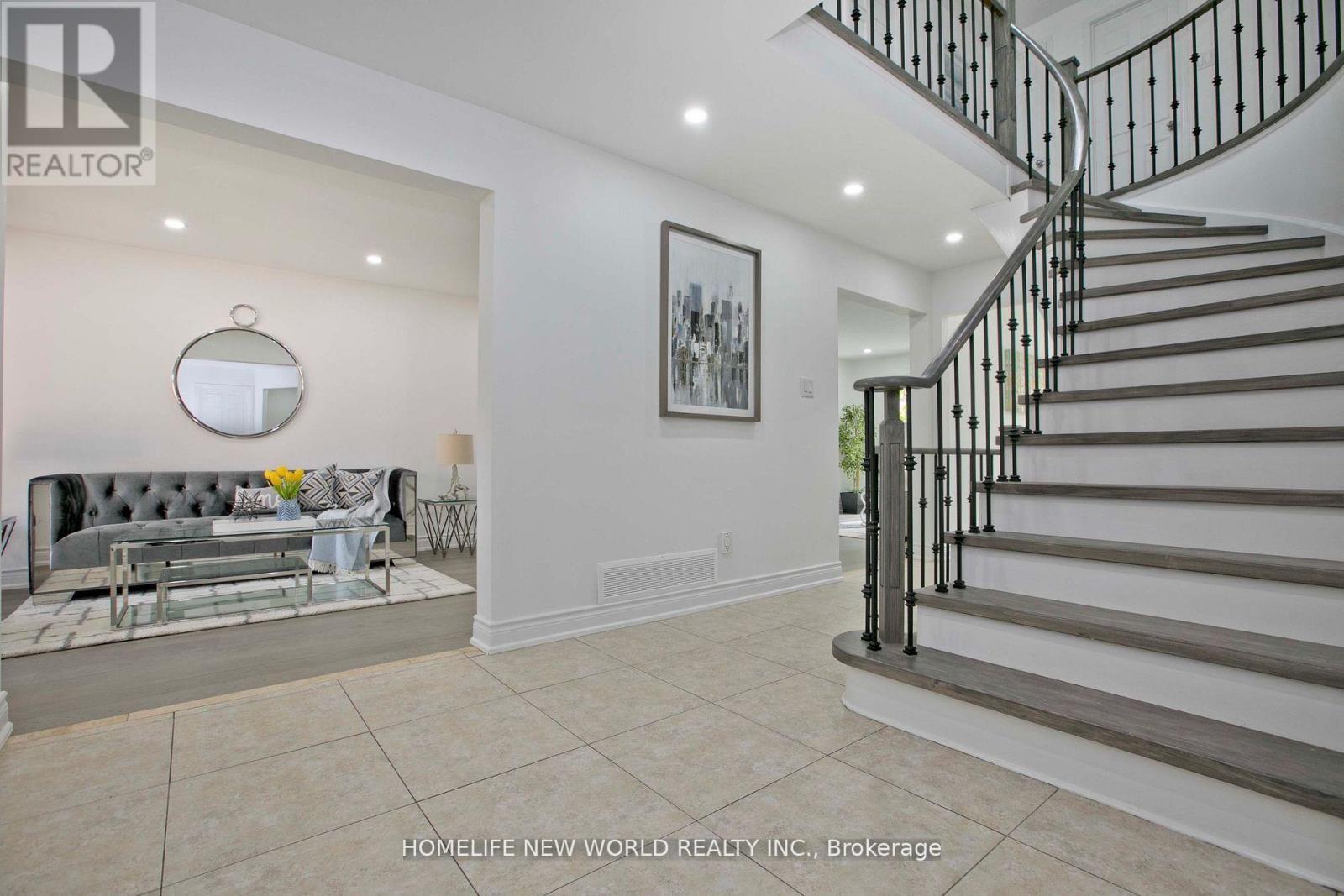 94 Weldrick Road E, Richmond Hill, ON - Indoor Photo Showing Other Room