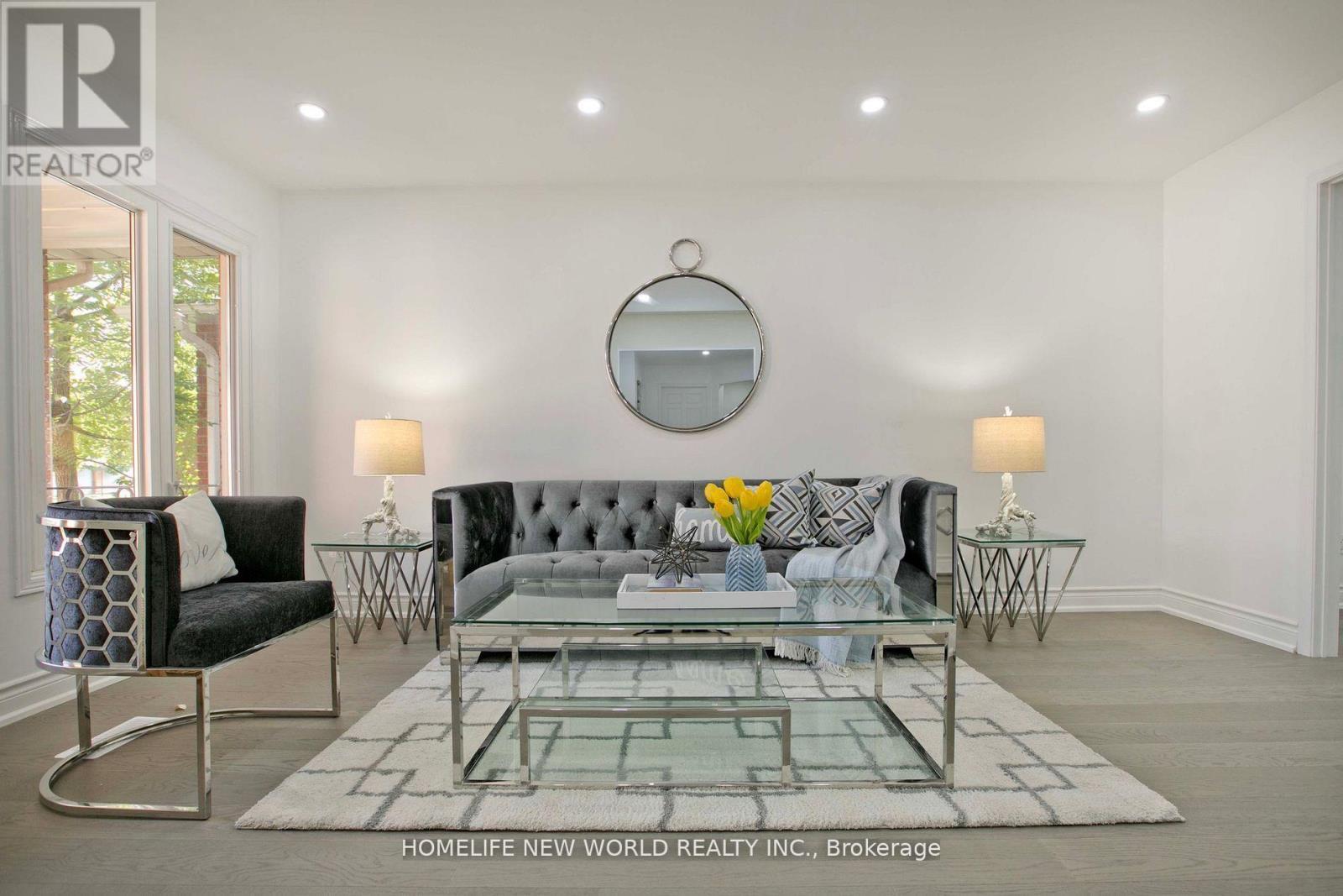 94 Weldrick Road E, Richmond Hill, ON - Indoor Photo Showing Living Room