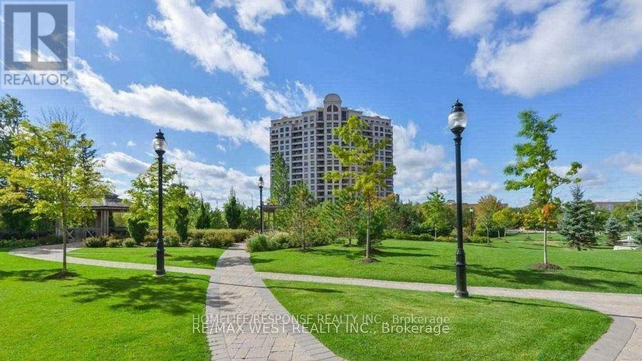 1006 - 9235 Jane Street, Vaughan, ON - Outdoor With View