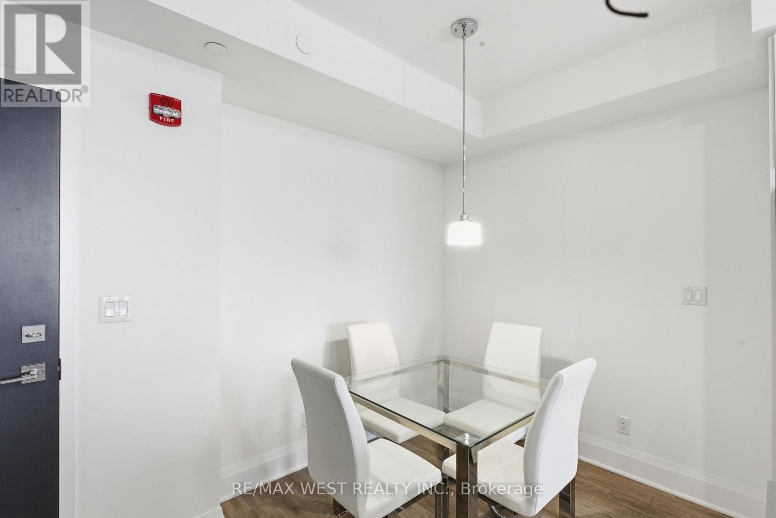 412 - 2 Adam Sellers Street, Markham, ON - Indoor Photo Showing Dining Room