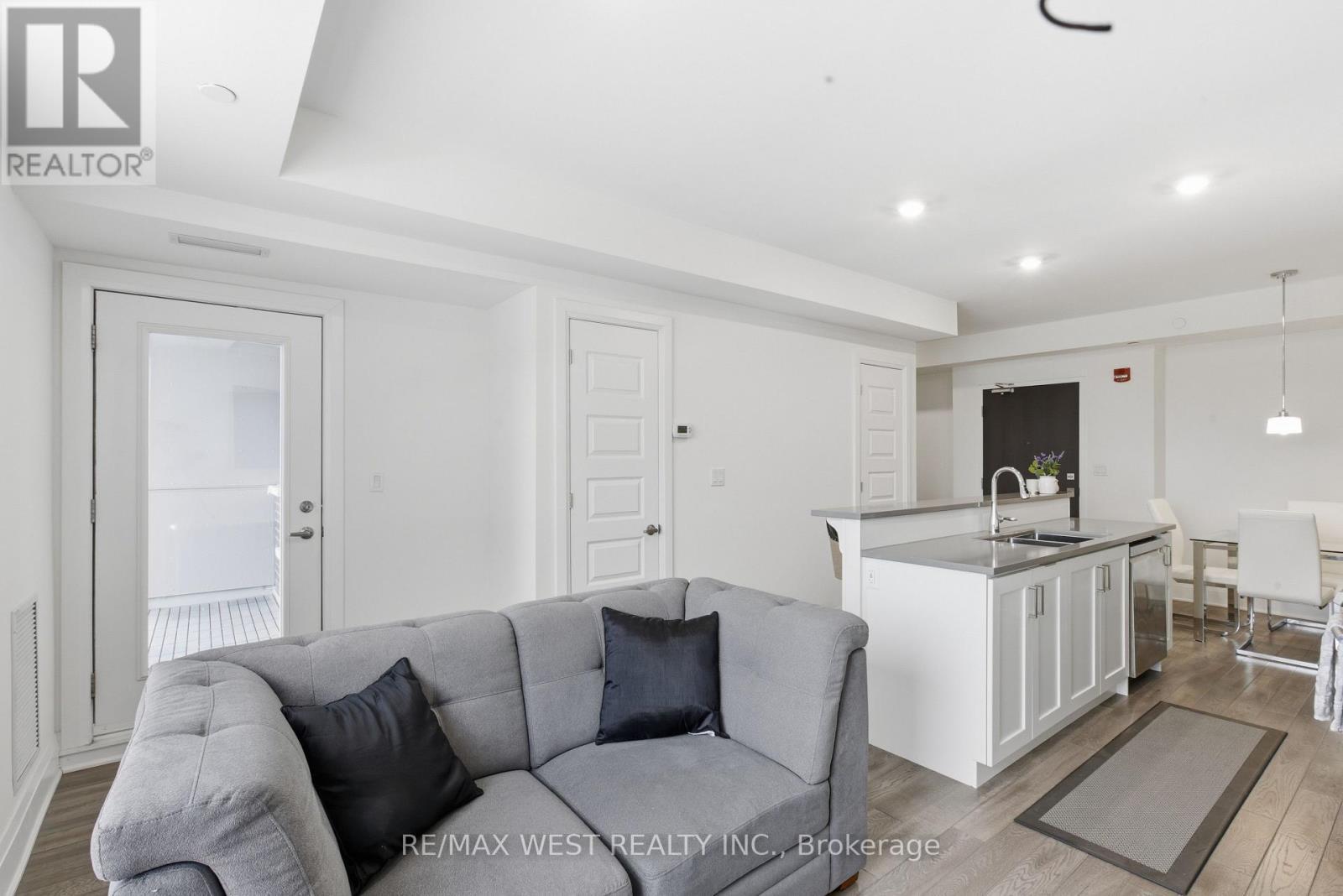 412 - 2 Adam Sellers Street, Markham, ON - Indoor Photo Showing Living Room