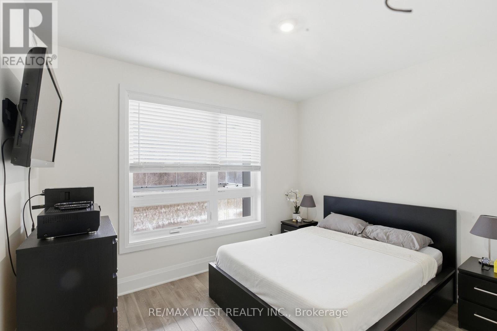 412 - 2 Adam Sellers Street, Markham, ON - Indoor Photo Showing Bedroom